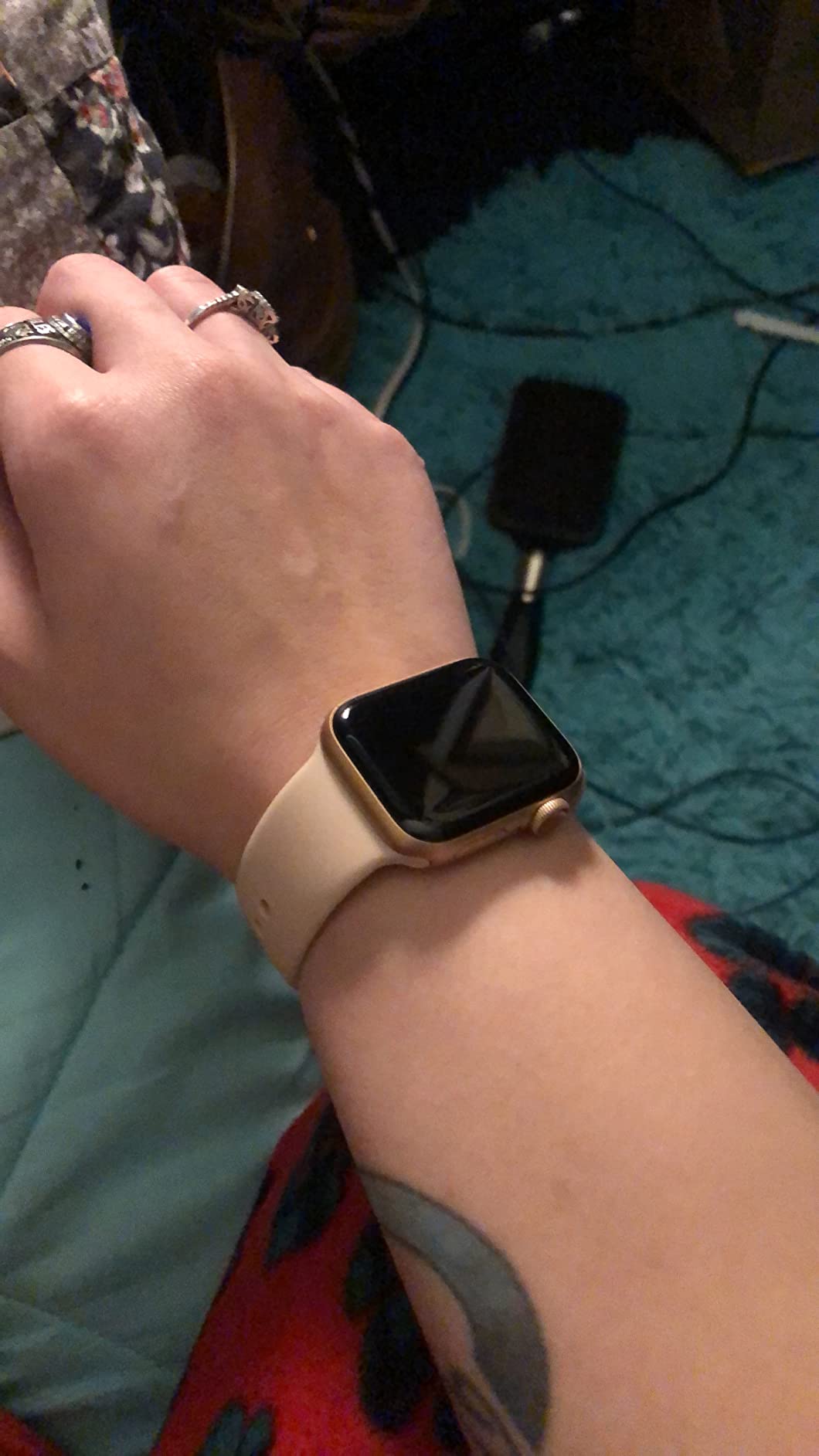 Apple Watch Series 5 (GPS + Cellular, 40MM) - Gold Aluminum Case with Pink Sport Band (Renewed) customer photo 1