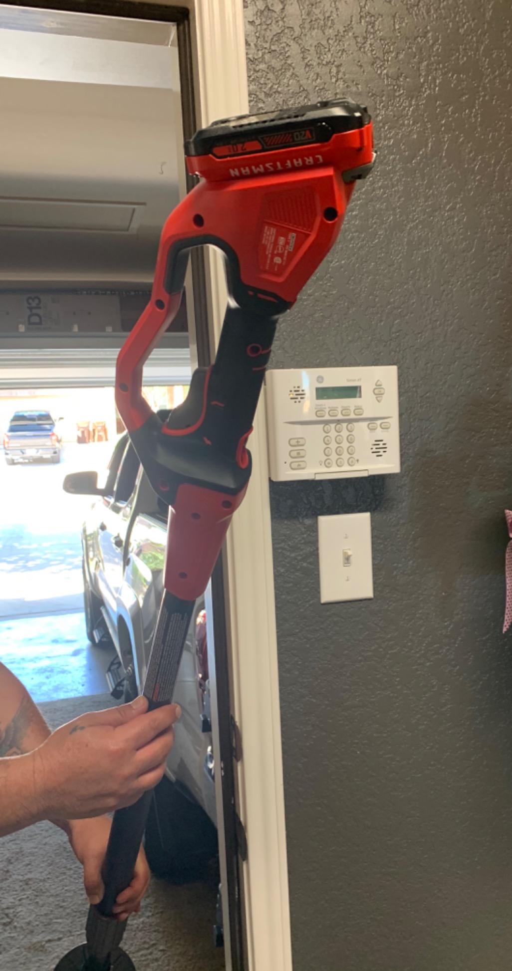 CRAFTSMAN V20 Pole Hedge Trimmer Cordless, 18-Inch, Battery and Charger Included Hedge Trimmer with Extension Pole, Up to 11 Ft Extended Reach (CMCPHT818D1) customer photo 1