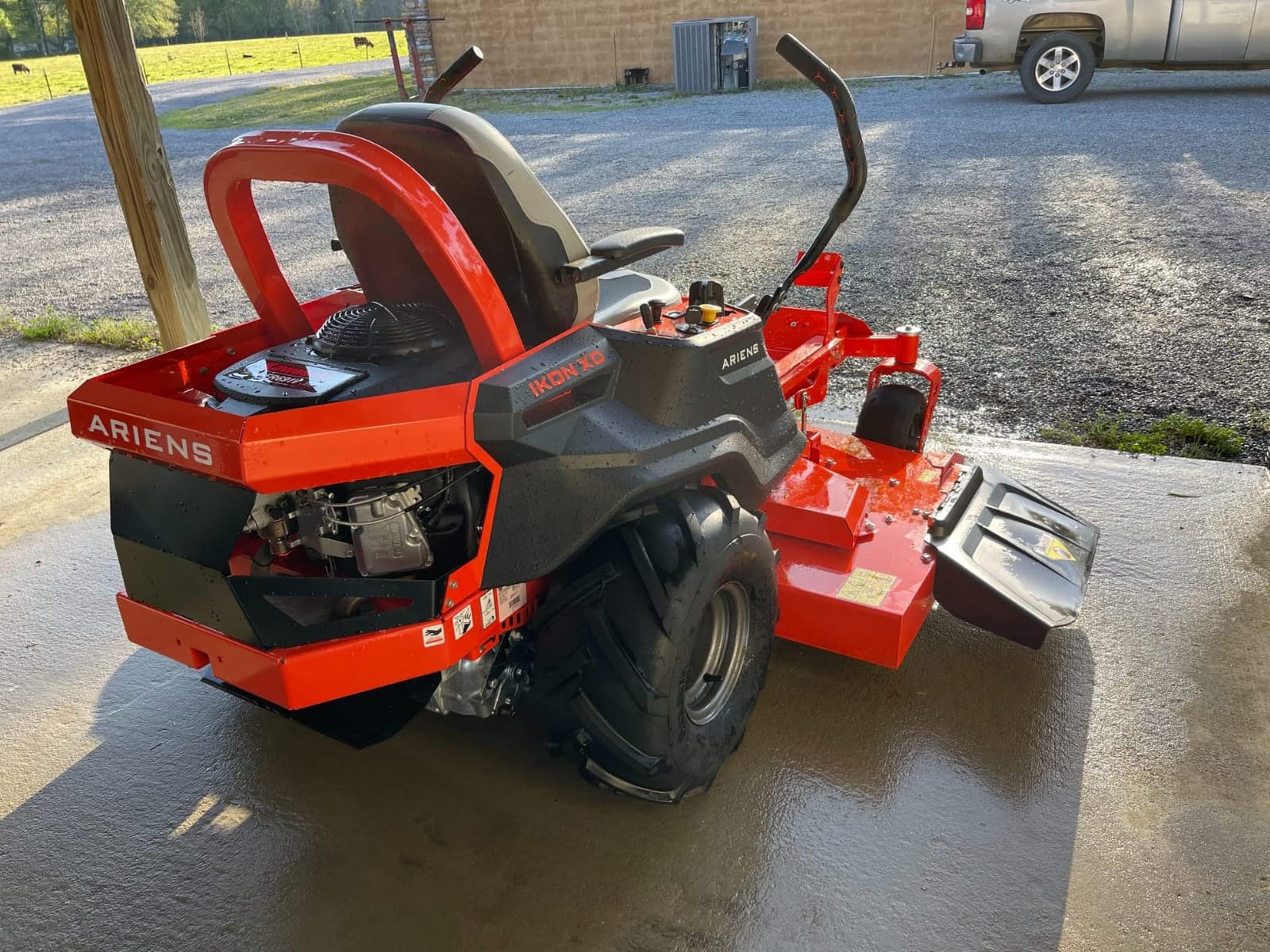 Ariens Ikon XD Zero Turn Radius Tractor, 23-HP FR691 Kawasaki Engine, 60-in. Deck - Quantity 1 customer photo 2