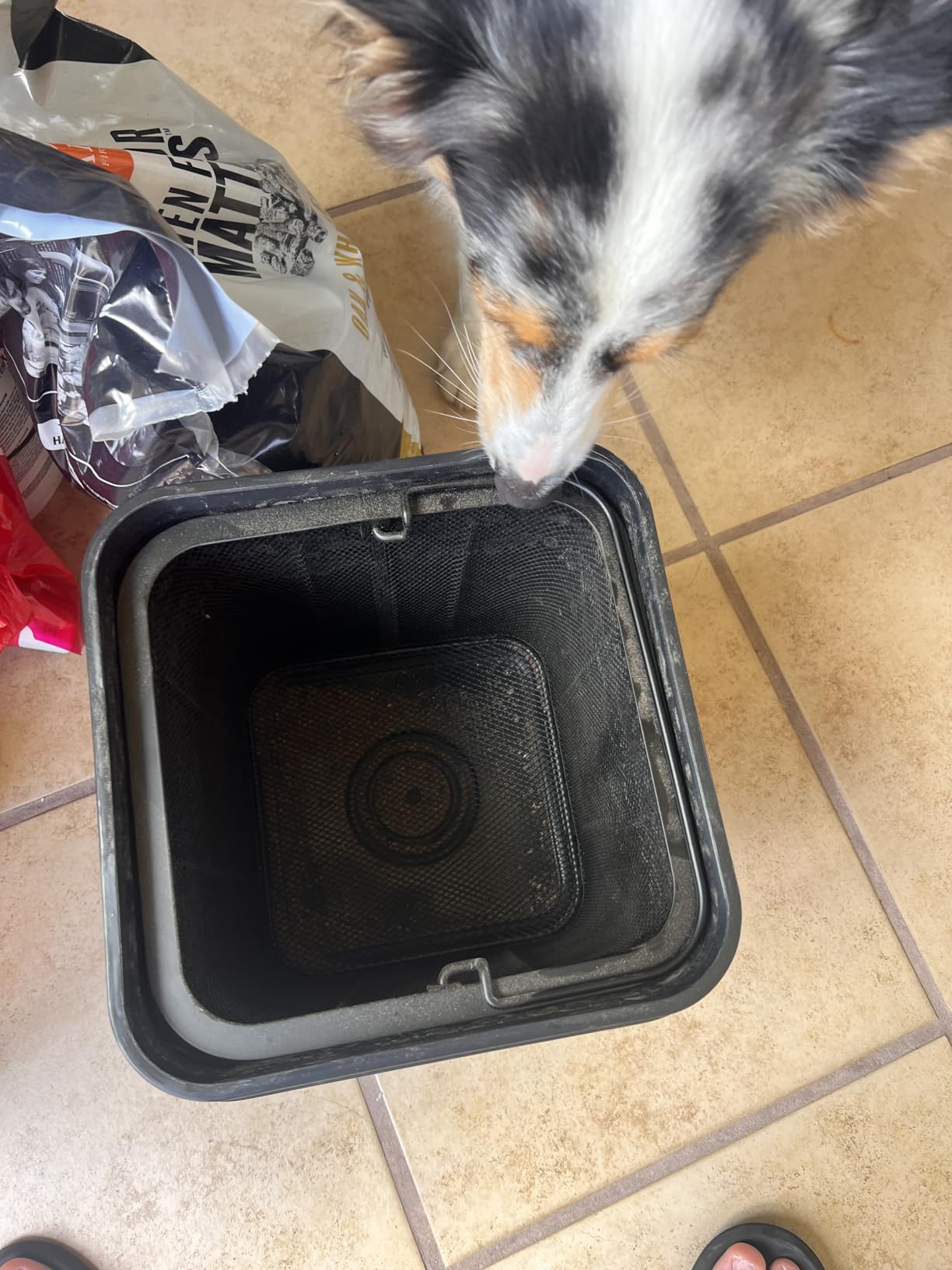 Oklahoma Joe's 5159038W01 Pellet Bucket Kit, Black customer photo 1