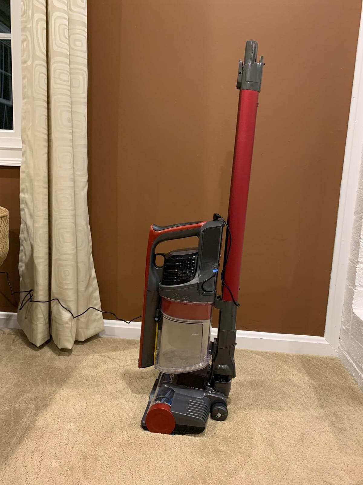 Shark Cordless Vacuum Cleaner, Red, IZ362H customer photo 2