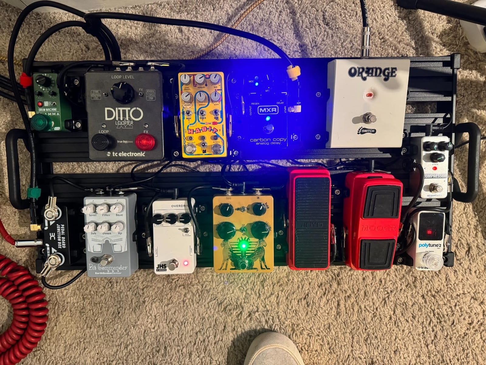 GUITTO Guitar Pedalboard, Secure Clip-On Design Aluminum Alloy Pedal Board with Carry Bag, No Adhesive Needed for Effects Pedals, for Gigs and Rehearsals, GPB-01 Small customer photo 1