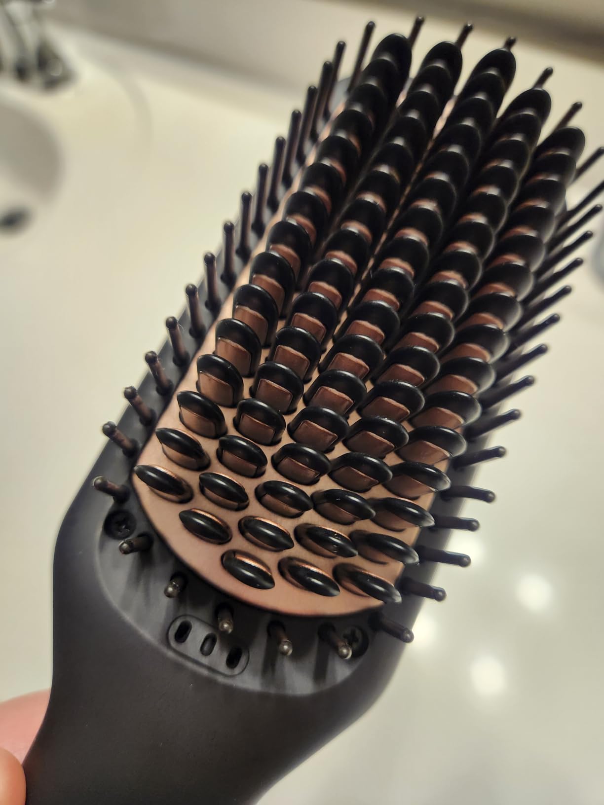 MEGAWISE Black Ceramic Ionic Straightener Brush, 20s Fast Heat, Dual Volt customer photo 1