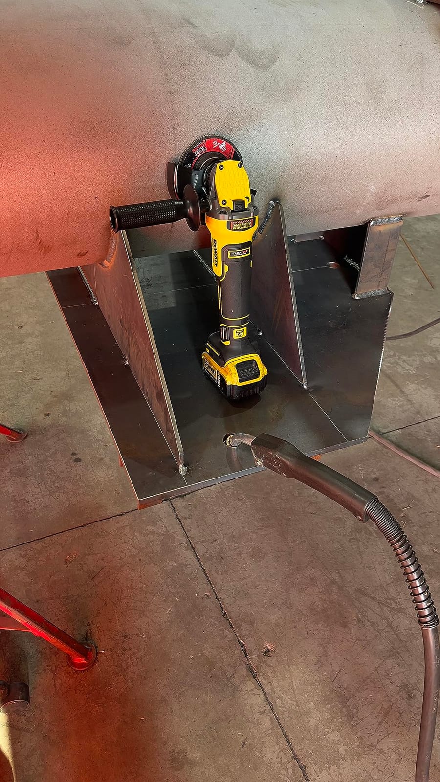 DEWALT FLEXVOLT ADVANTAGE 20V MAX* Angle Grinder, Paddle Switch, 4-1/2-Inch to 5-Inch, Tool Only (DCG416B) customer photo 1
