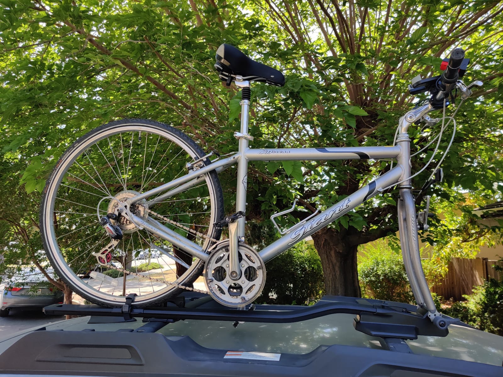 Thule FastRide Roof Mounted Bike Rack | FastRide Roof Mount Bike Rack | Universal Fork Mount, Disc Brake Compatible customer photo 2