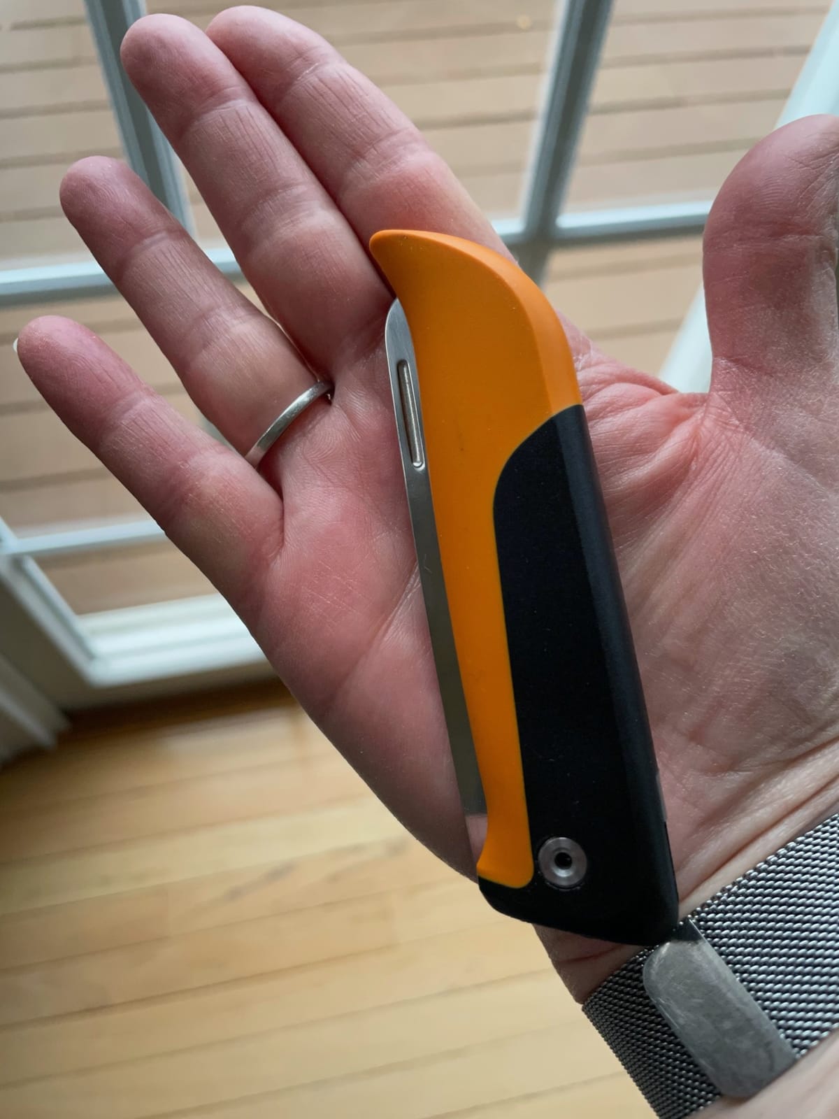 Fiskars Folding Produce Knife, Gardening Tool for Harvesting Vegetables customer photo 2