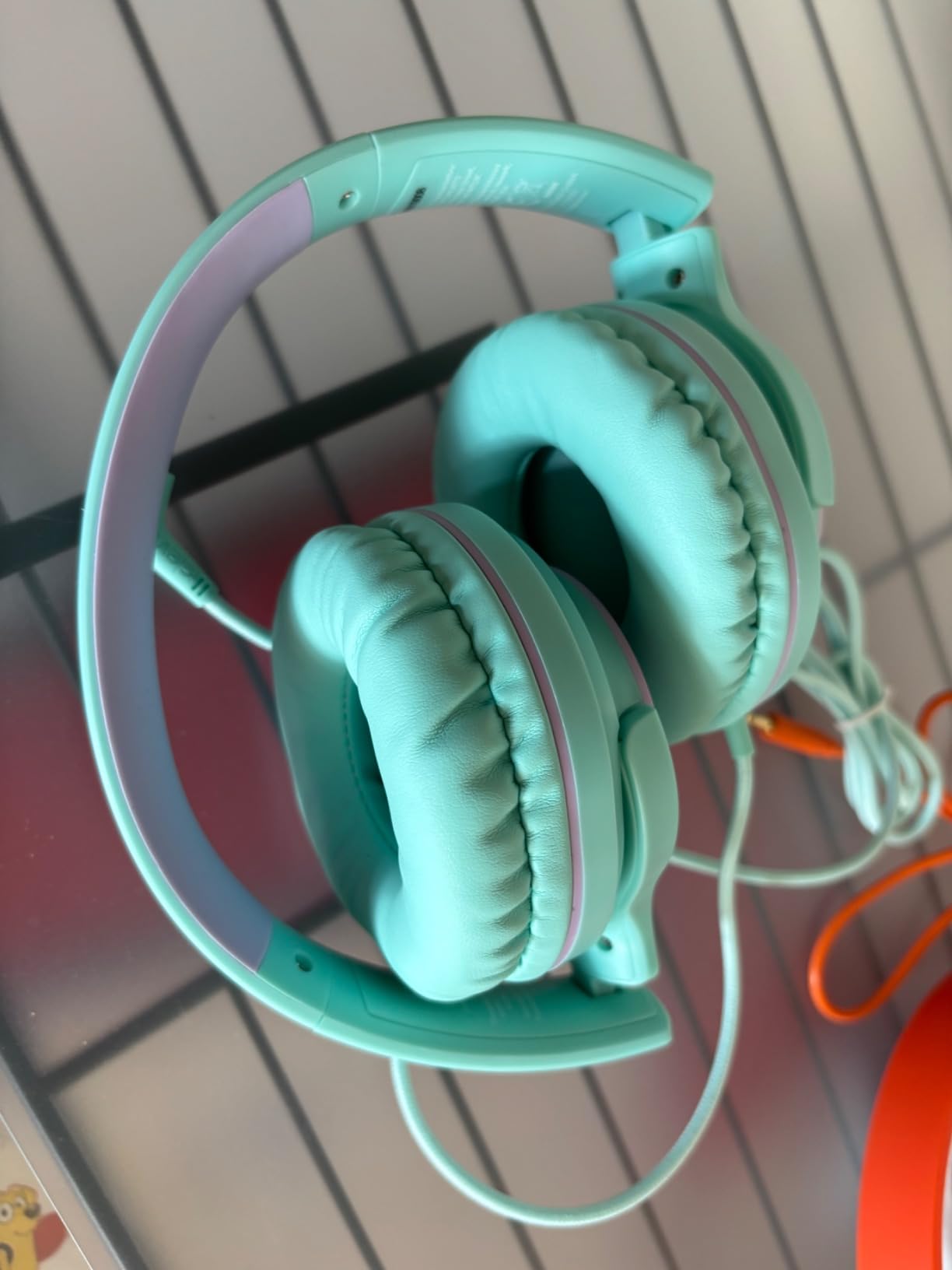 iClever HS22 2-Pack Kids Headphones with Sharing Splitter for School Travel customer photo 1