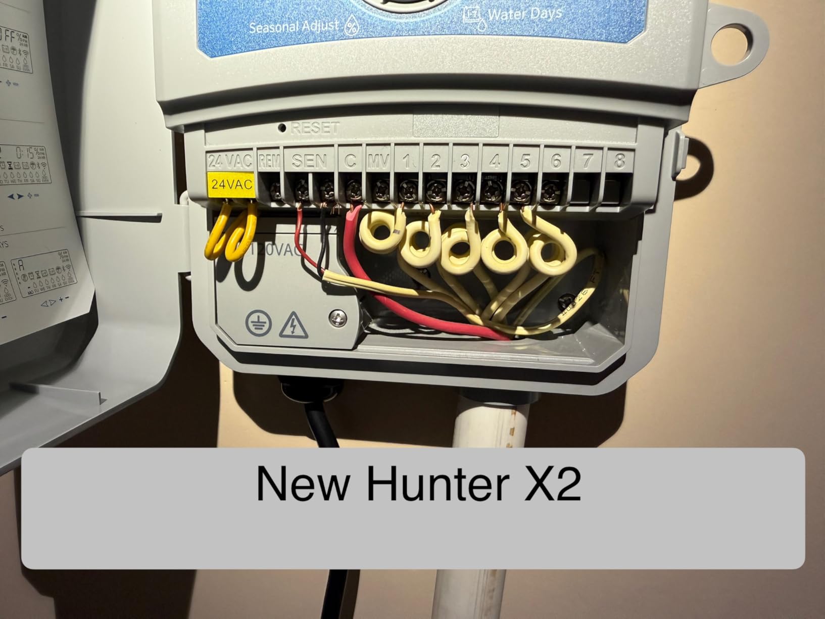 Hunter Industries Hydrawise X2 6-Station Outdoor Irrigation Controller, white customer photo 1