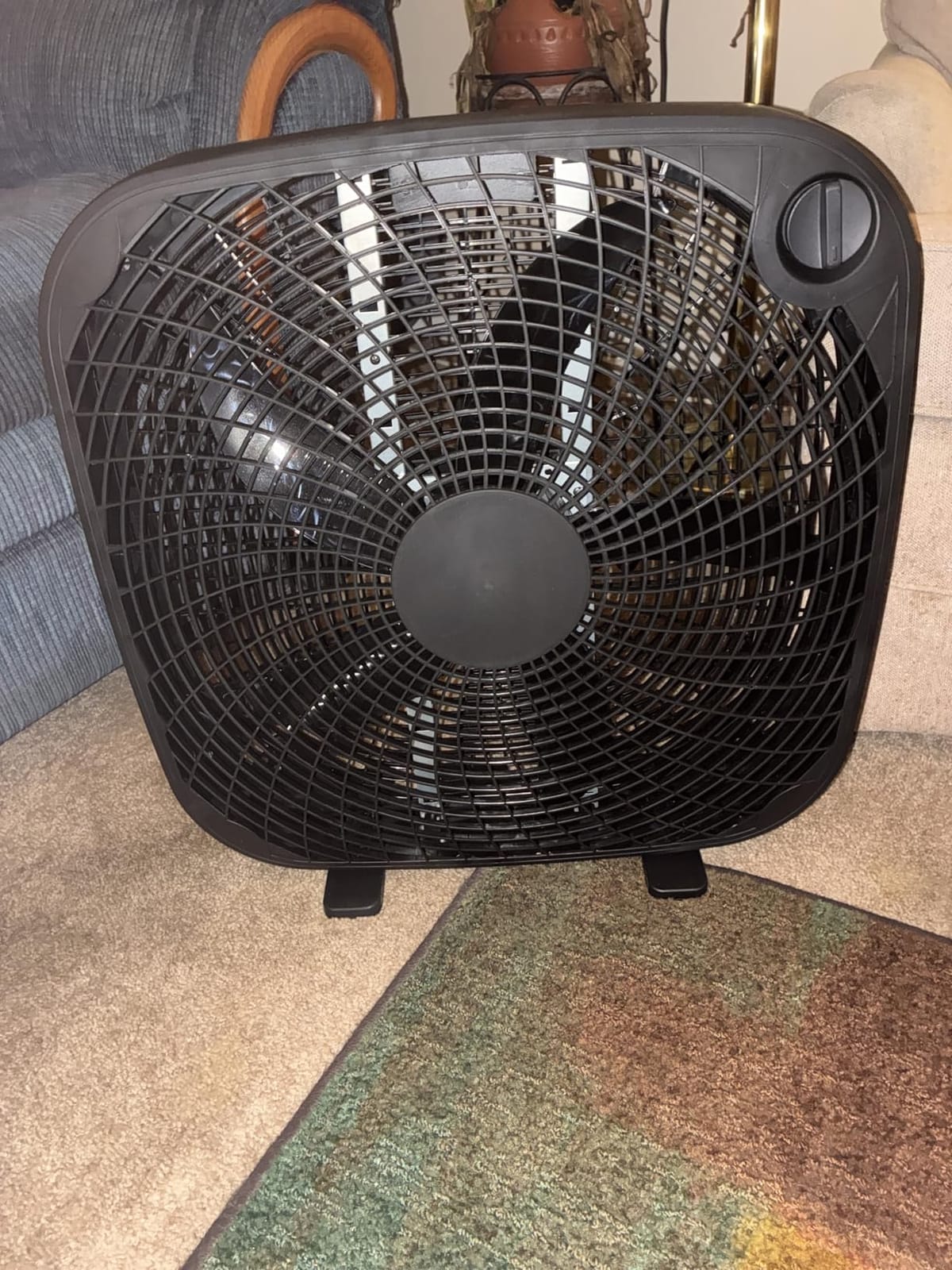 Amazon Basics 3-Speed Box Fan for Bedroom, Portable with Carry Handle, Powerful Airflow, 5 Blades, Lightweight Design, 67 Watts, 20-Inch, Black customer photo 1
