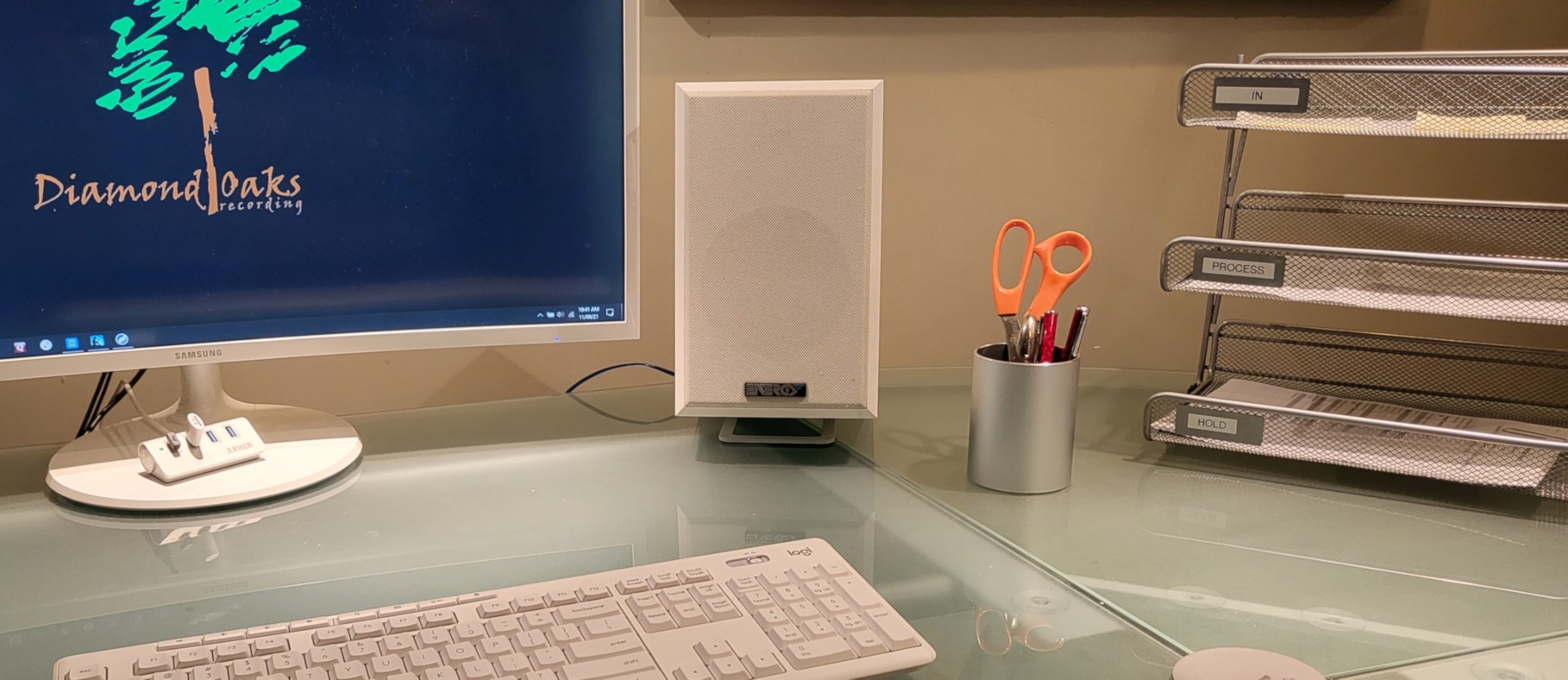 Vaydeer Metal Pen Holder Aluminum Pencil Holder for desk, Round Desktop Organizer and Black Pencil Cup for Office, School, Home and Stationary Supplies (3.15 x 3.15 x 3.94 Inches) customer photo 1