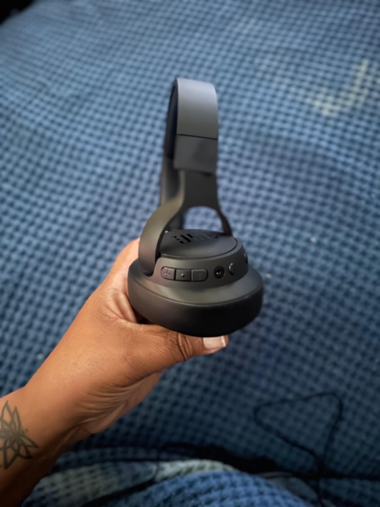 JBL Tune 760NC - Over-Ear Nc Headphones - Black customer photo 1