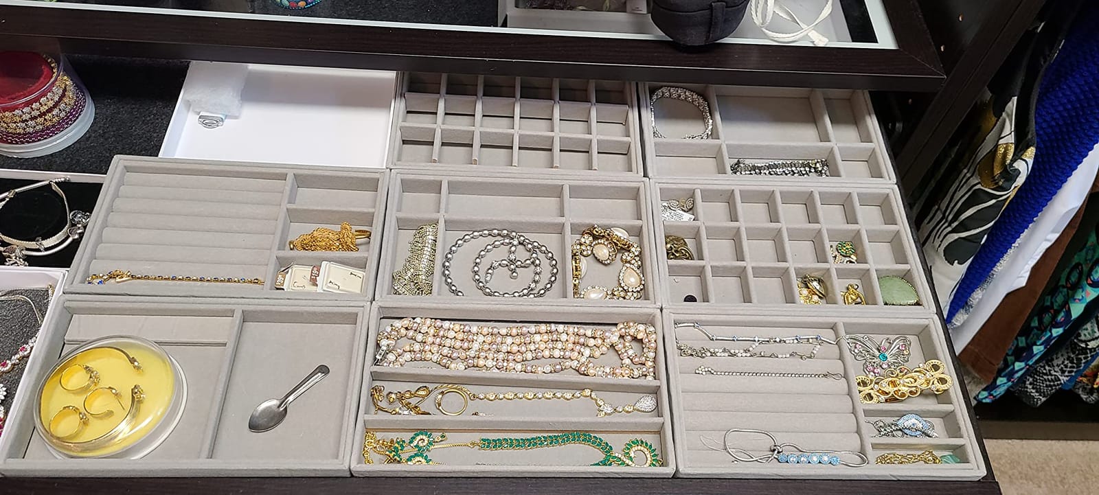 yarlung 8 Pack Velvet Jewelry Trays, Drawer Insert Jewelry Organizer Earring and Ring Storage, Divided Jewelry Holder for Bracelet Display, Necklace, Brooch, Watch customer photo 2