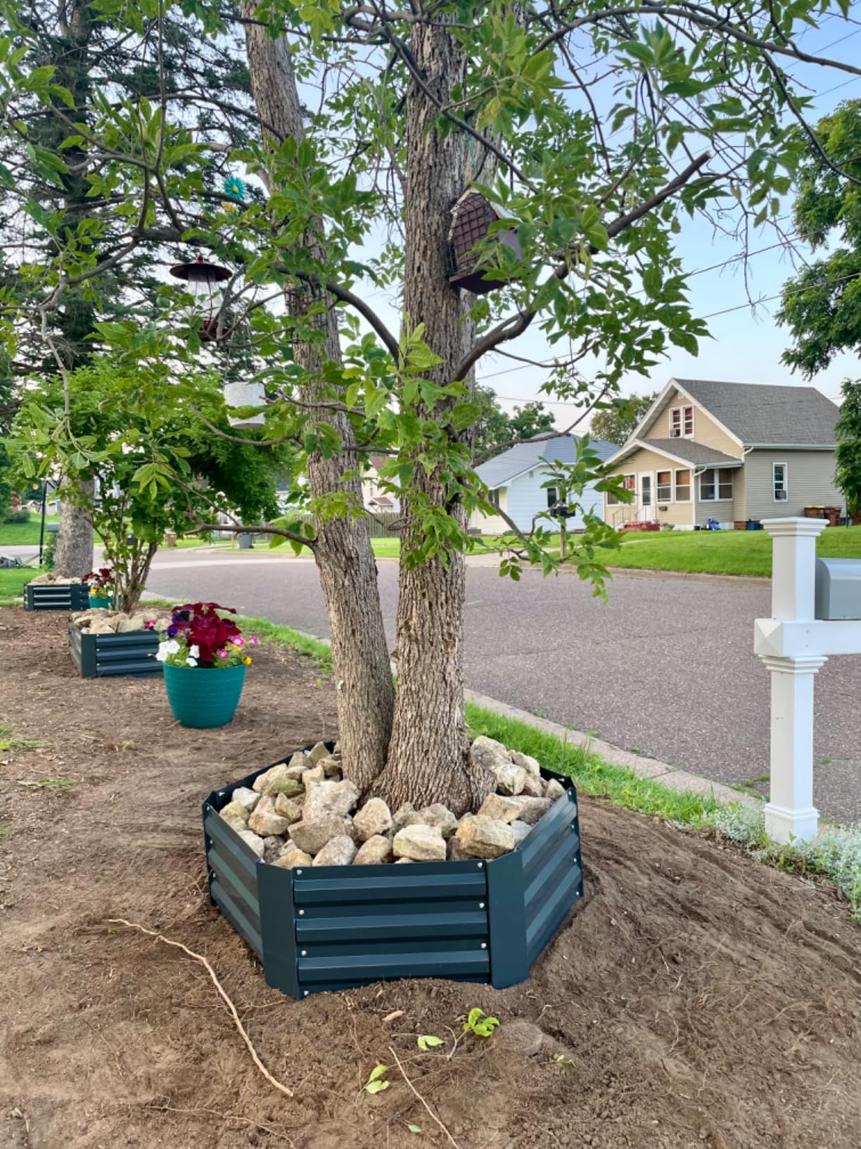 Sunnydaze Galvanized Raised Garden Bed, Hexagon, 4x3x1 ft, Dark Gray customer photo 1