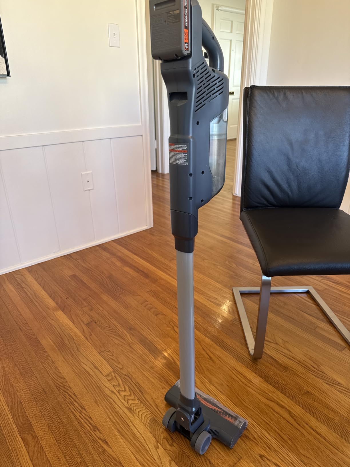 BLACK+DECKER POWERSERIES 20V MAX Cordless Stick Vacuum Cleaner, Household Vacuum Cleaners for Hardwood Floors and Carpet, LED Lights, Detachable, Anti-Tangle, Lightweight, Bagless (BHFEA18D1) customer photo 1