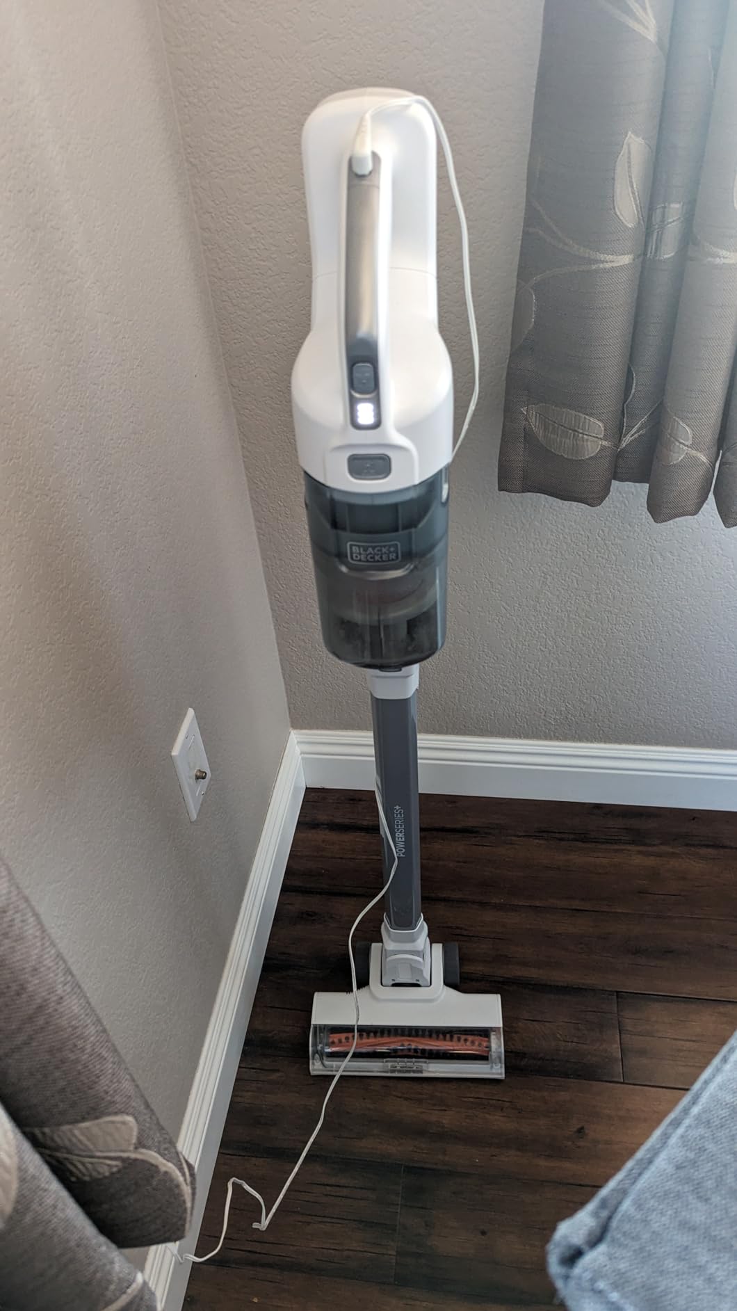 BLACK+DECKER POWERSERIES+ 20V MAX Cordless Stick Vacuum Cleaner with LED Floor Lights, Bagless, Lightweight, Cordless Vacuum Cleaners for Home, Up to 44 Minutes, Powerful Suction, Gray (BHFEA520J) customer photo 2
