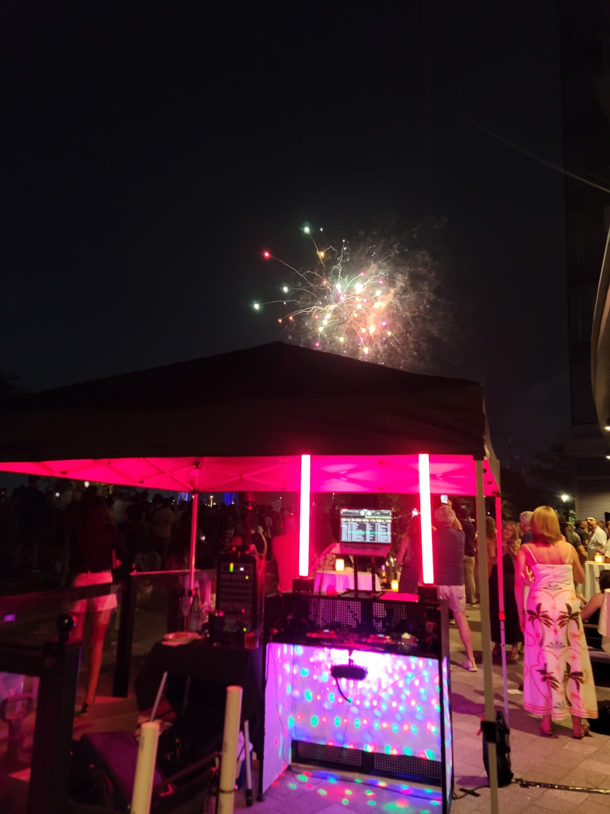CROWN SHADES 10x10 Pop Up Canopy with 1 Side Wall, Beach Canopy Tent, White customer photo 2