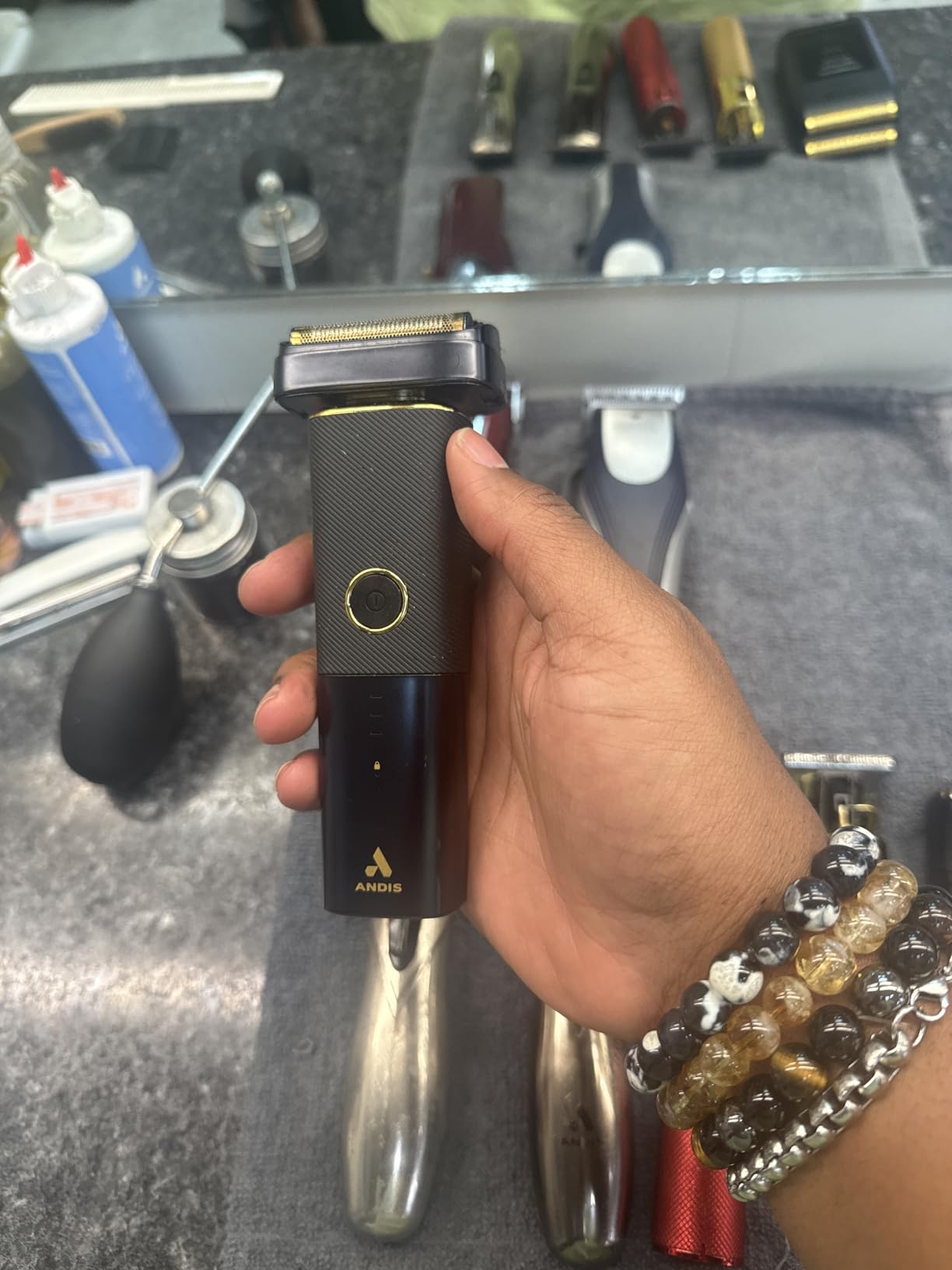 Andis 17300 reSURGE Electric Lithium Titanium Precision Foil Wet/Dry Rechargeable Shaver, Black customer photo 1