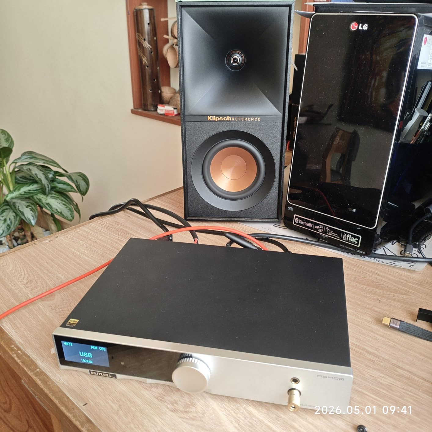 Klipsch Reference Next-Generation R-40M Horn-Loaded Bookshelf Speakers with 4” Spun-Copper Woofers for Best-in-Class Home Theater Sound in Black customer photo 1