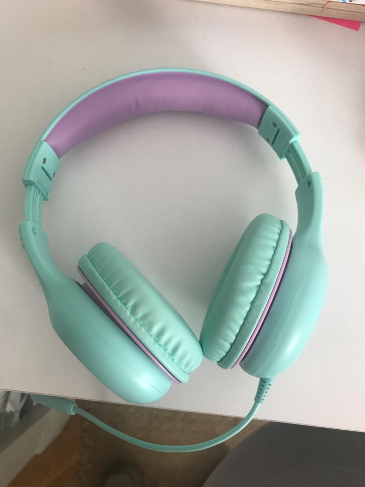 Nabevi Kids Headphones with Cord, Over-Ear Headphones for Kids with Microphone, 85/94dB Volume Limit, Headset for Kid Boys Girls with Shareport, Wired Toddler Headphone for School/Tablet/iPad/Travel customer photo 1