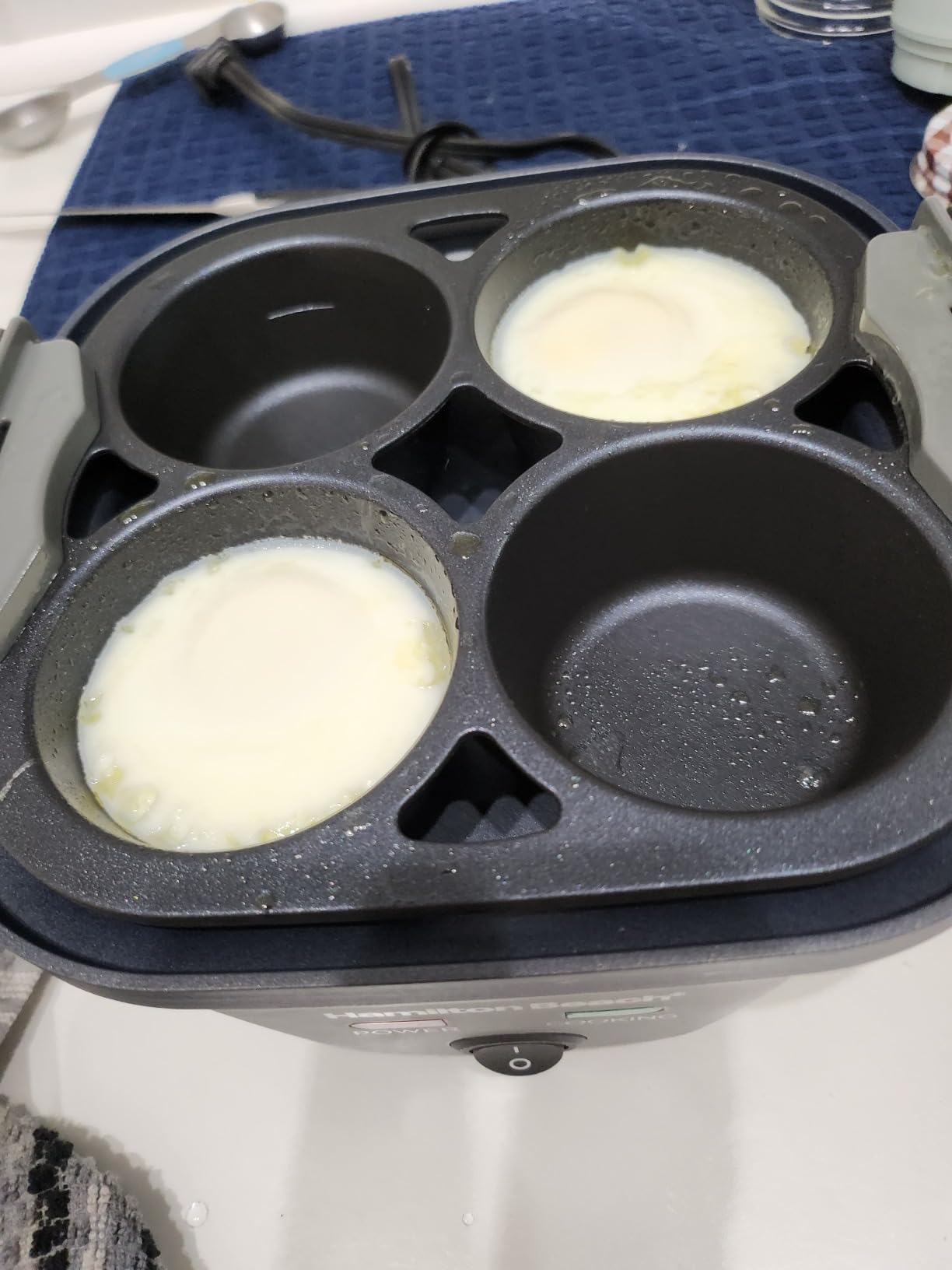 Hamilton Beach 6-in-1 Electric Egg Cooker for Hard Boiled Eggs, Sous Vide Style Egg Bite Maker and Poacher, 5.25” Non-Stick Skillet for Omelets, Scrambling & Frying, Grey (25510) customer photo 2