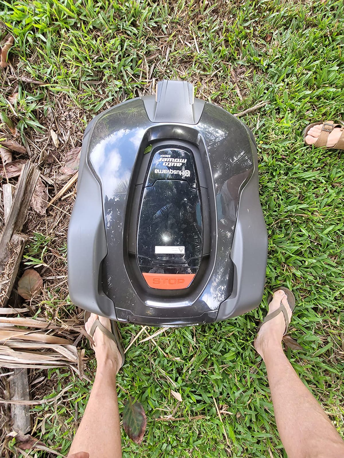 Husqvarna Automower 430X Robotic Lawn Mower with GPS Assisted Navigation, Automatic Lawn Mower with Self Installation and Ultra-Quiet Smart Mowing Tech for Medium to Large Yards (0.8 Acre), 967852845 customer photo 2