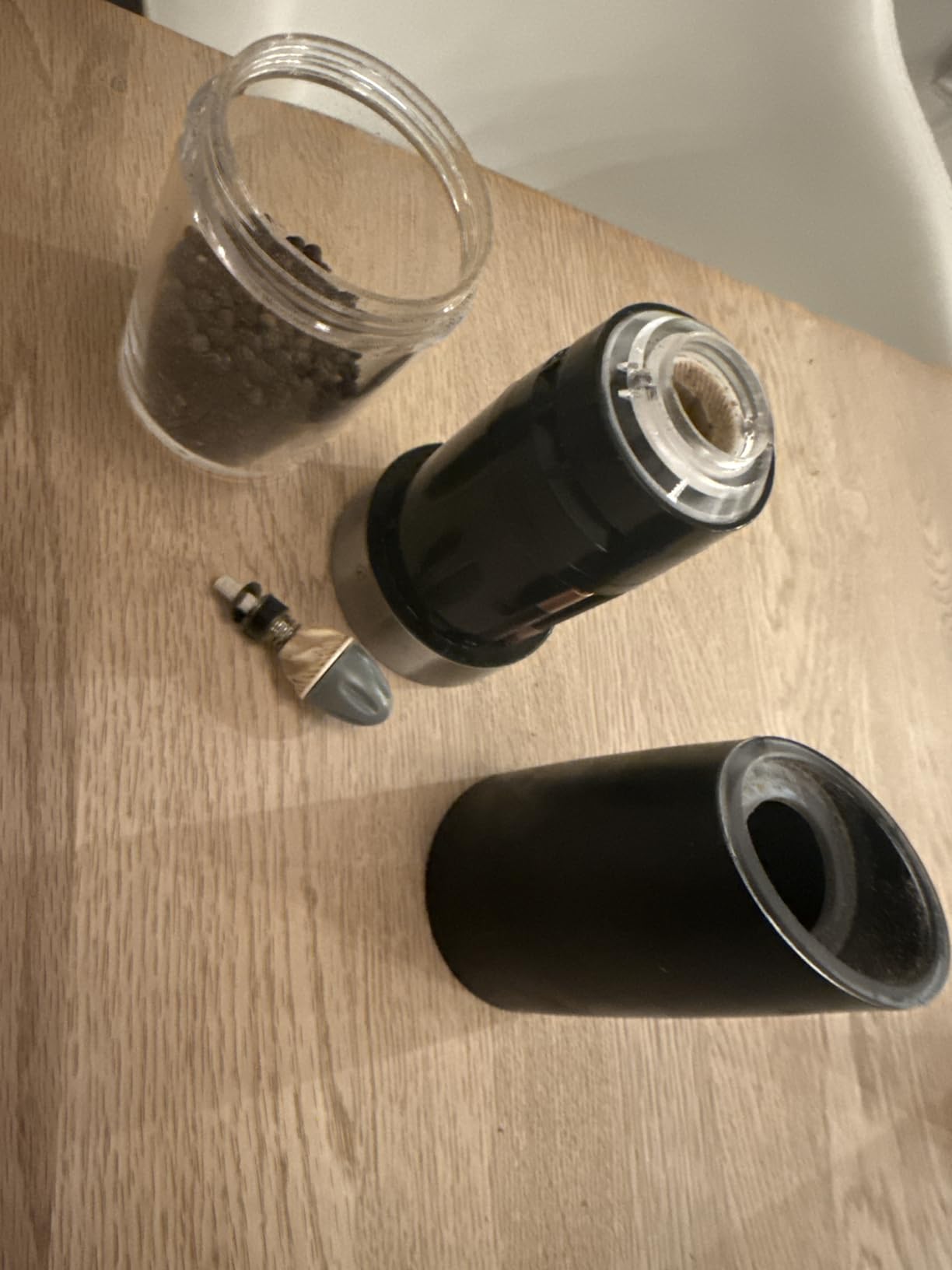 Cuisinart Gravity Salt and Pepper Grinder Set, Automatic Operation | Electric salt and pepper grinder set with LED light, 2/3-cup capacity, and grinder knob for adjustable coarseness, CSS-2424 customer photo 1