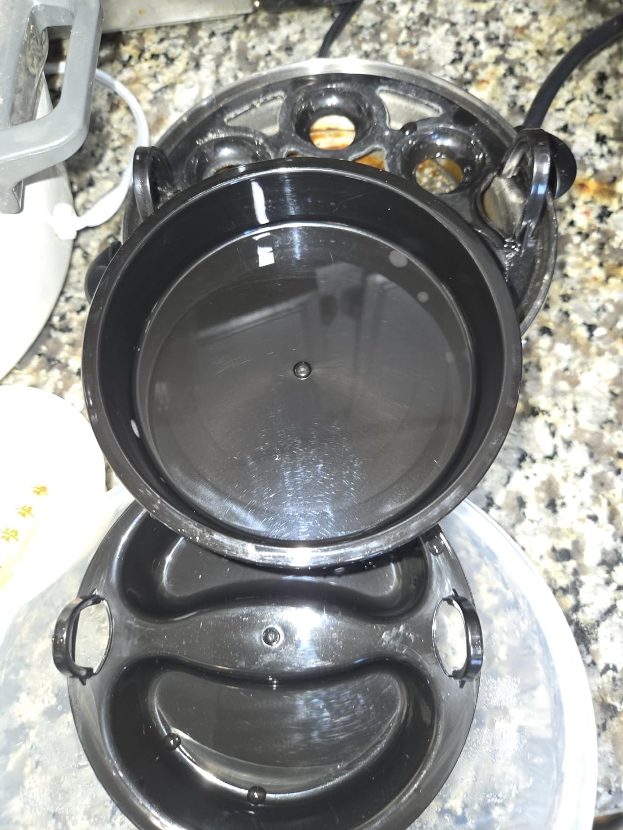 Elite Gourmet 7-Egg Rapid Egg Cooker, Poacher/Omelet Maker, Auto Shut-Off customer photo 1