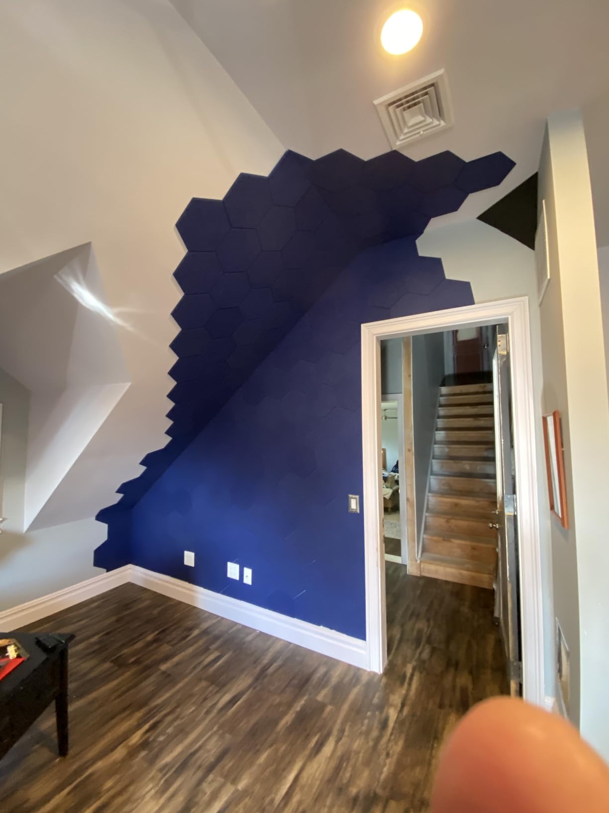Foroomaco Triangular Pyramid Bass Traps for Ceiling Corners, 4 Pack, Black customer photo 1
