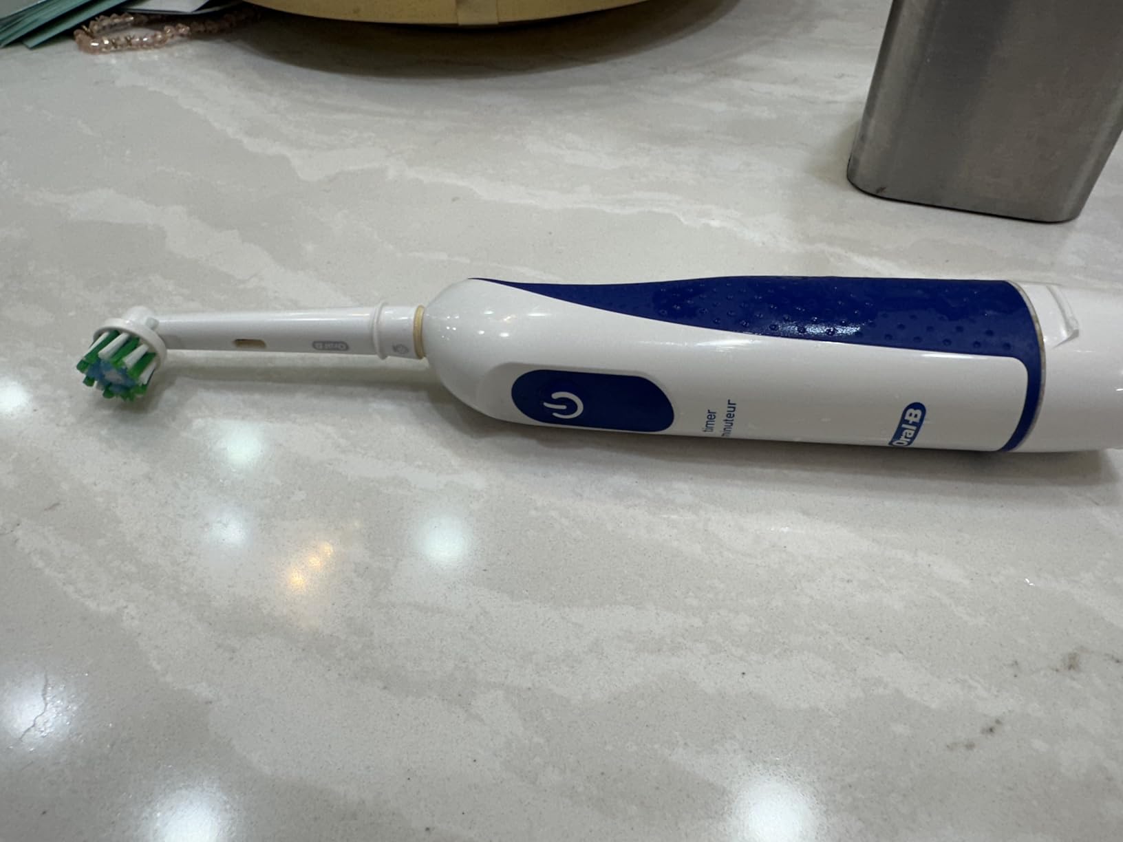 Oral-B Pro 100 3D White, Battery Toothbrush, White customer photo 2