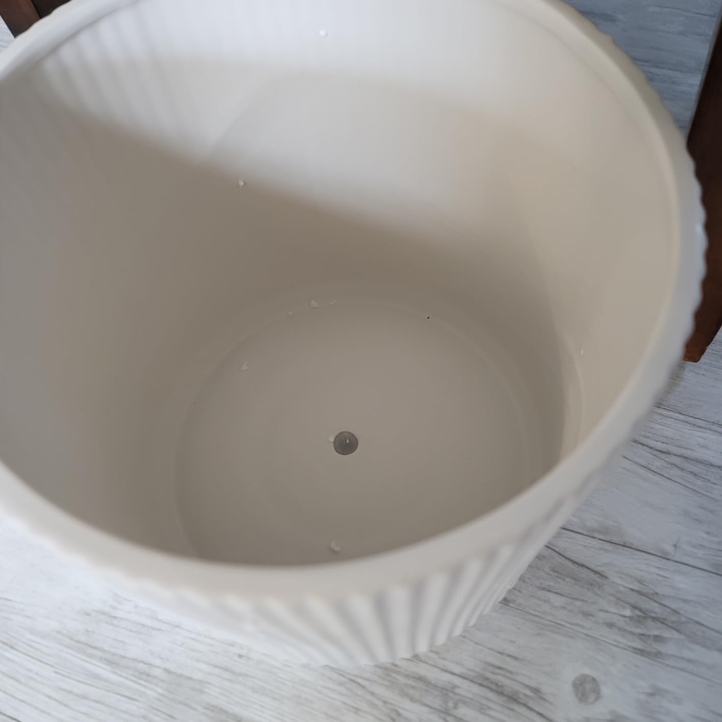 Amazon Basics Fluted Ceramic Planters for Indoor Outdoor Plants, Round Flower Pots with Drainage Hole, Set of 3, 6 inch, 8 inch, 10 inch, White customer photo 2