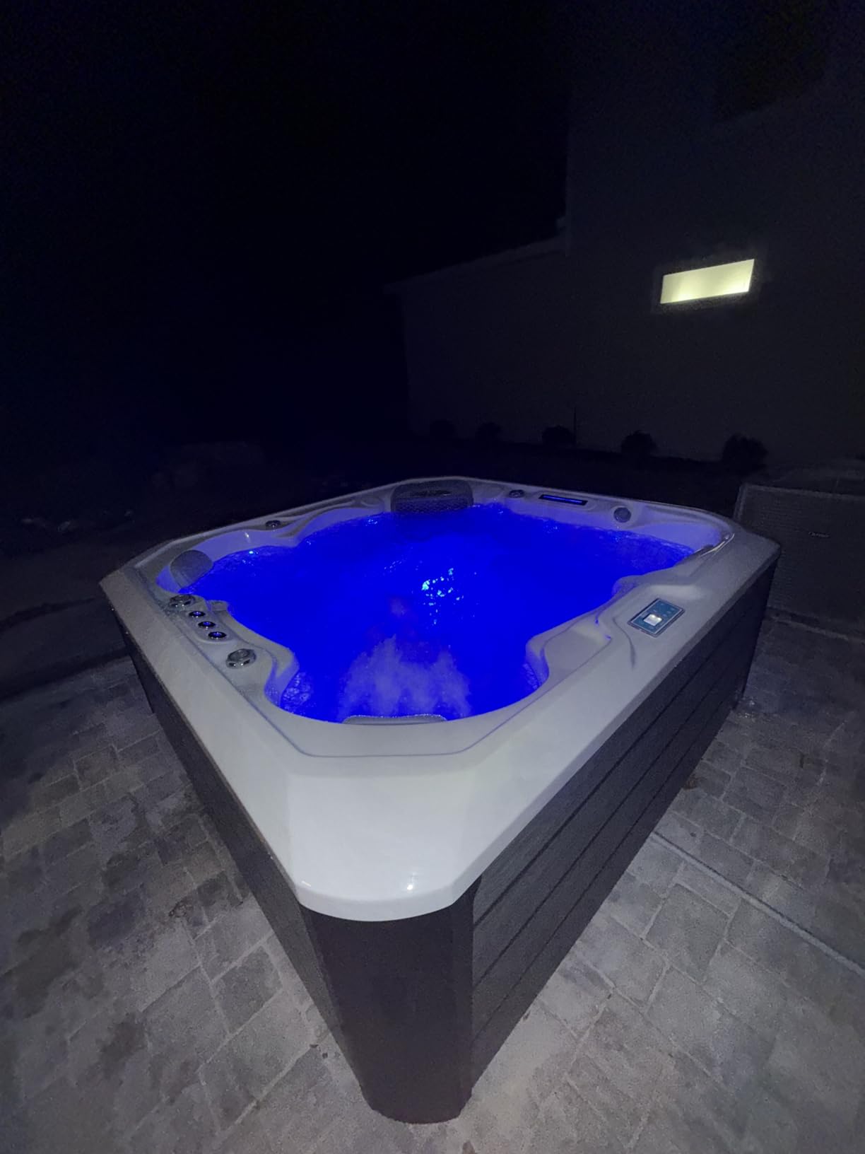 Comfort Hot Tubs - Hot Tub Spa - Seats 5-6 People - 51 Jets – Standard Heavy Duty Flip Cover, Water Fountains, Ozonator, LED Lights, Headrests, and More customer photo 2