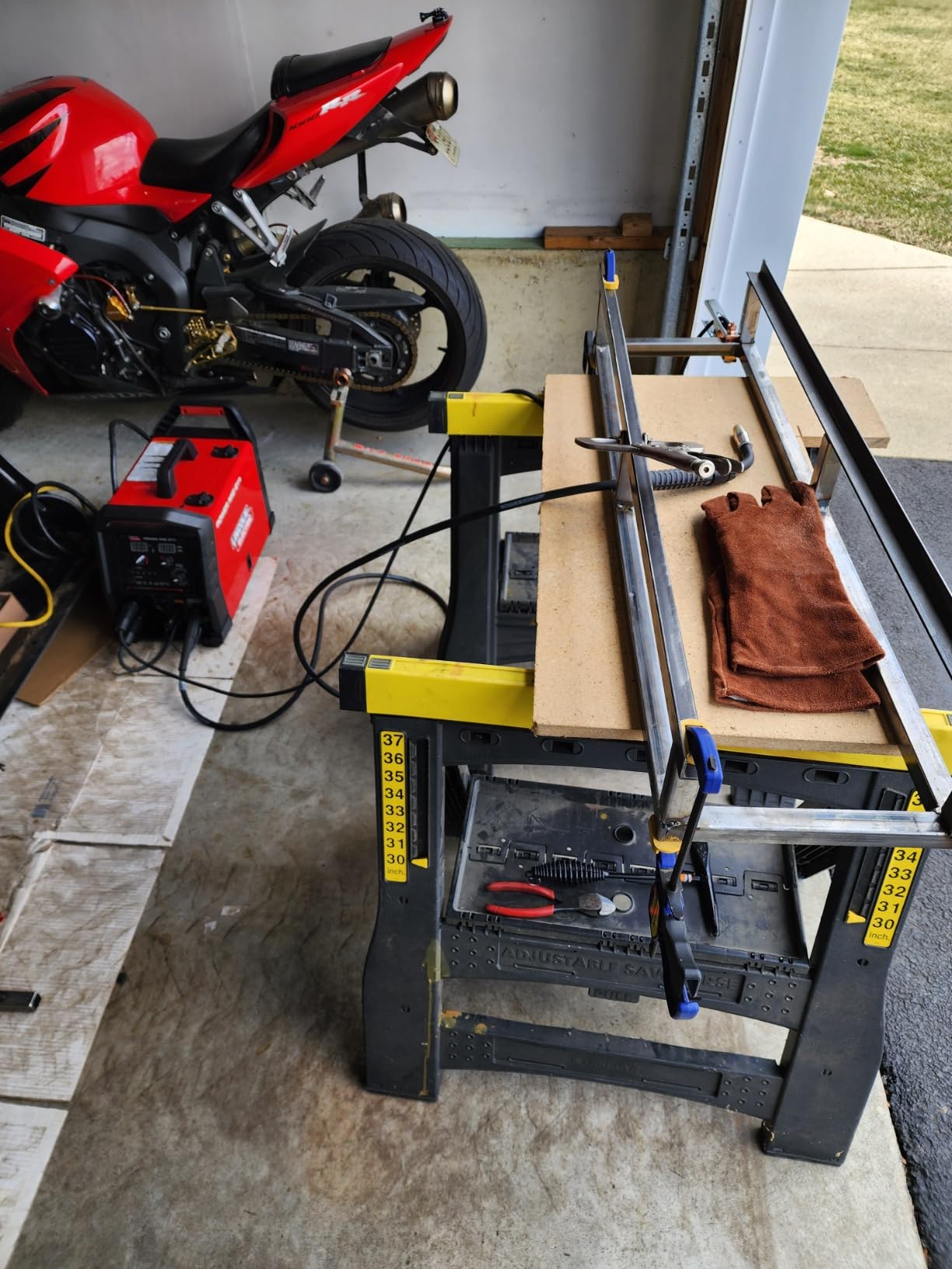 Lincoln Electric Power MIG 211i MIG Welder – Dual-Voltage 120/230 V, 20-211 A Output, Flux-Cored Ready, Portable 41 lb Machine, Model K6080-1 customer photo 1