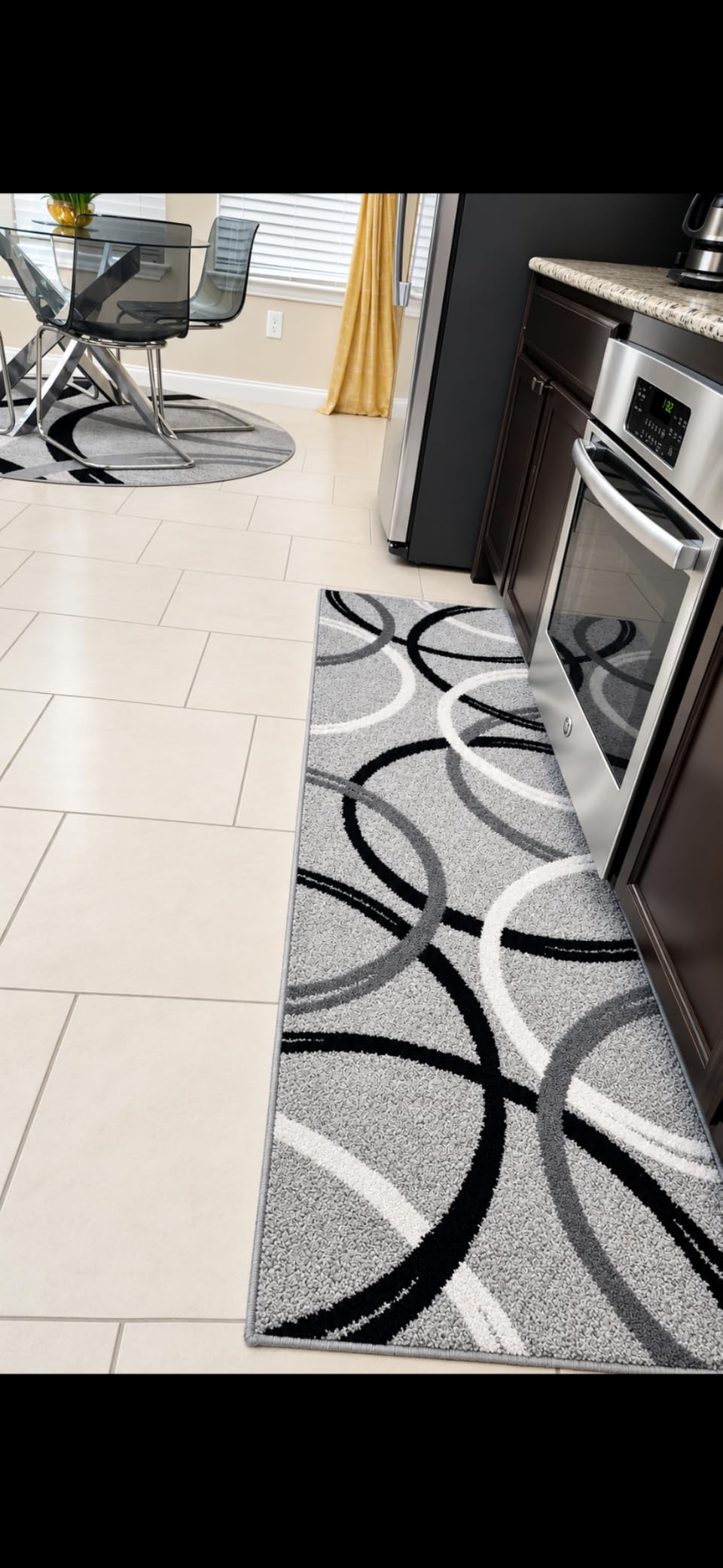 Rugshop Wavy Circles Modern Fade-Resistant Area Rug Black 6'6