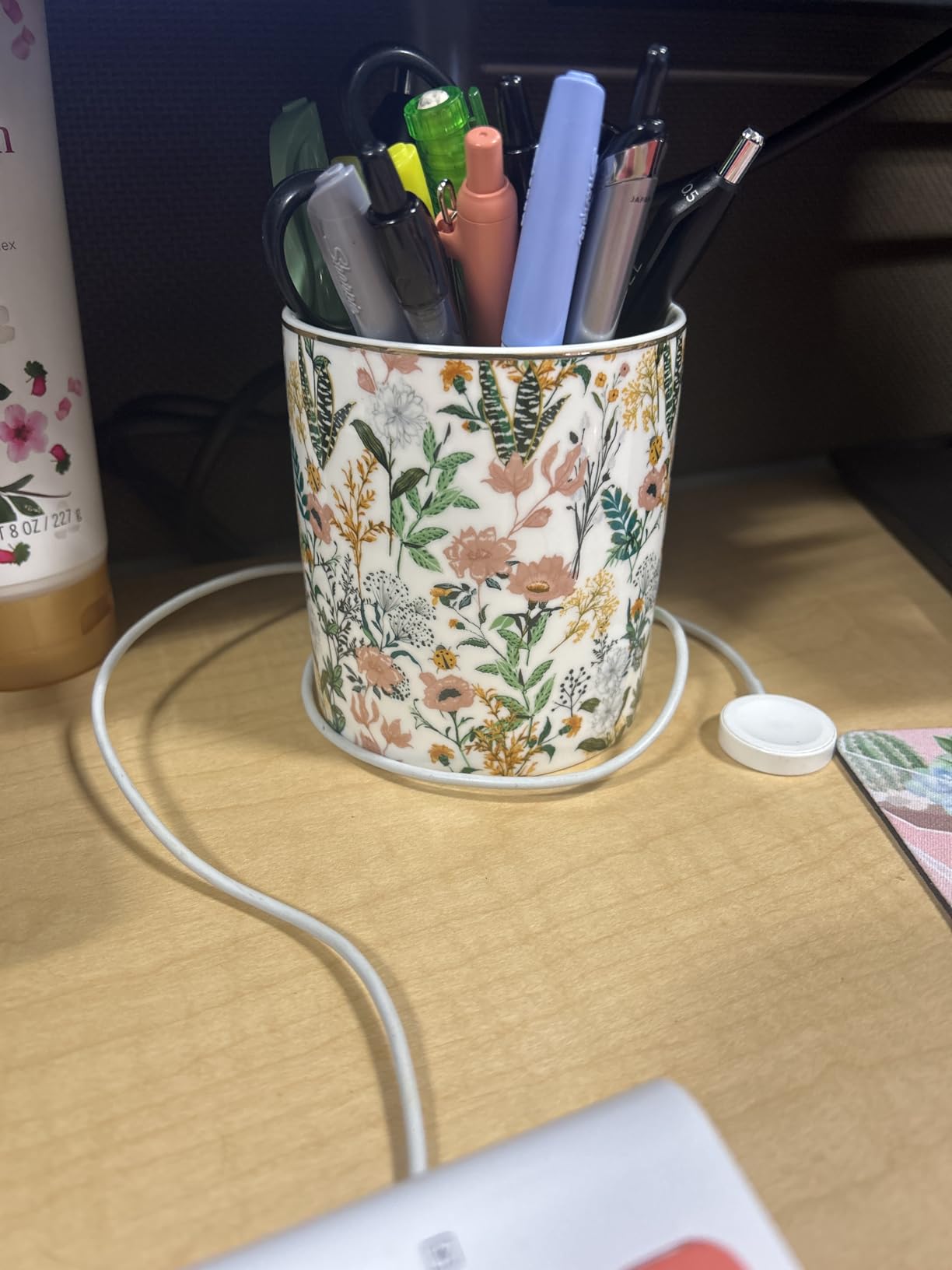 Large Capacity Colored Pen Holder for Desk, Ceramic Pencil Holder Pen Cup Marker Holder Makeup Brush Holders, Desk Accessories & Workspace Organizers for Home, Office, White Flower customer photo 1