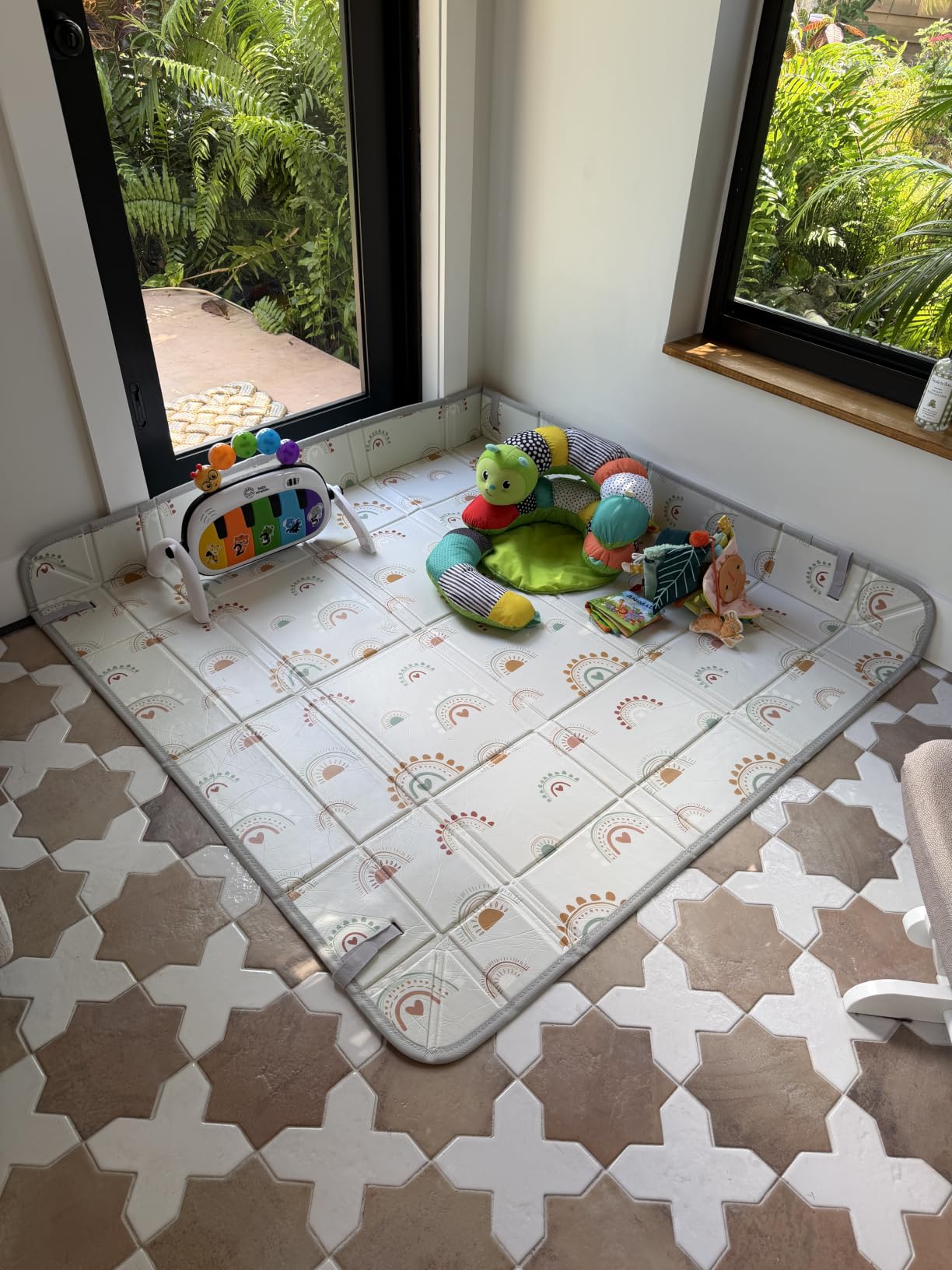 Infantino Foldable Foam Play Mat Reversible 57x57 in, Multicolor customer photo 1