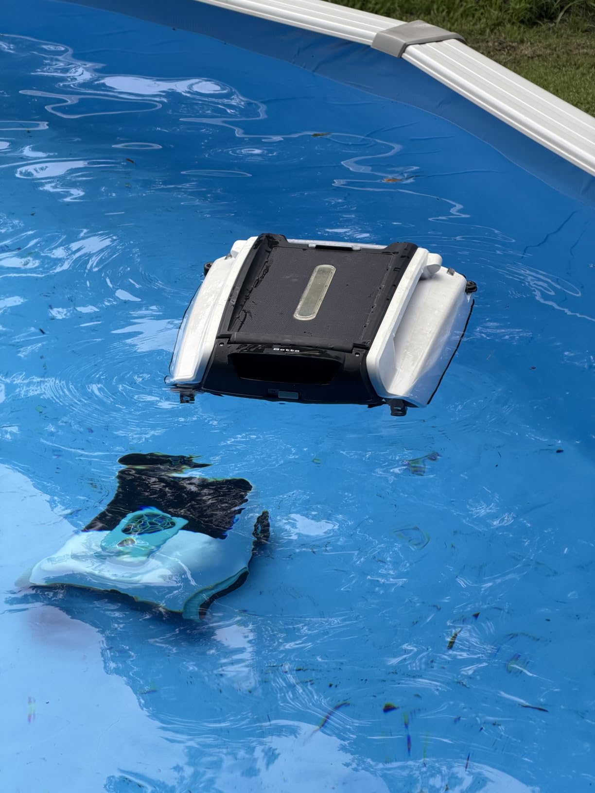 Betta SE Solar Powered Automatic Robotic Pool Surface Skimmer Cleaner with 24/7 Continuous Cleaning Battery Power and Re-Engineered Twin Salt Chlorine Tolerant Motors (Blue) customer photo 1