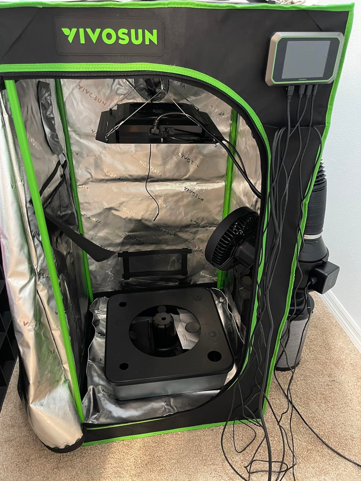 VIVOSUN Smart Grow Tent Kit 2.7x2.7ft 150W LED E42A+ Controller Grow System customer photo 2