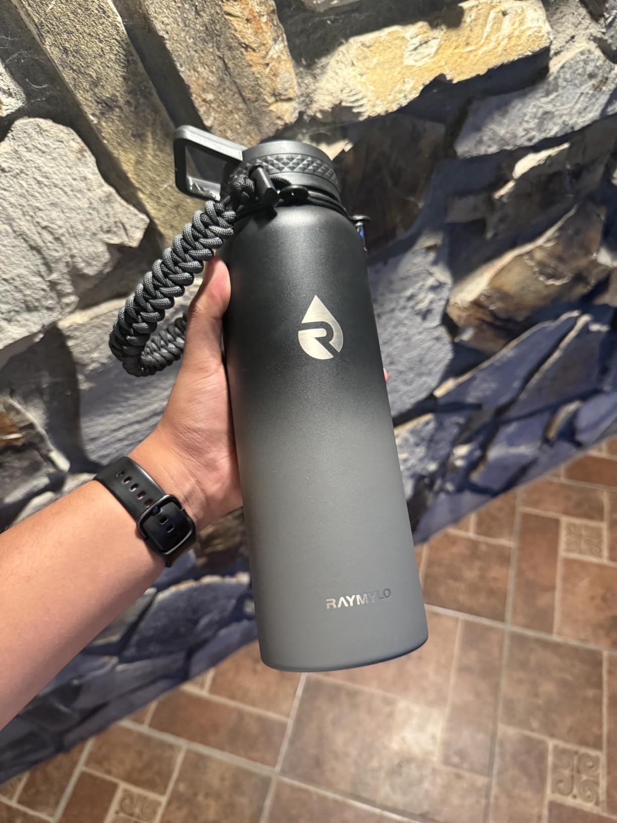 RAYMYLO Insulated Water Bottle 64 oz, Triple Wall Vacuum Stainless Steel customer photo 2