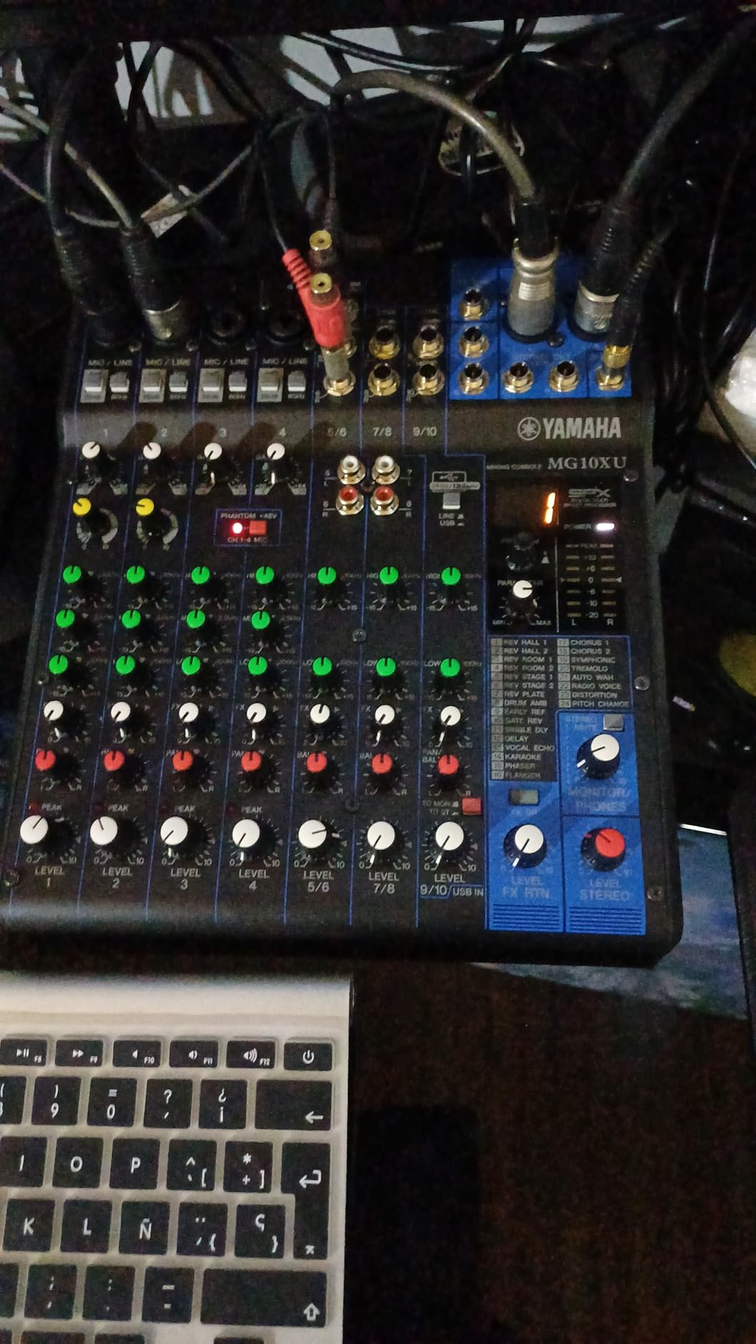 Yamaha MG10XU 10-Channel Analog Mixer, with 4 Microphone Preamps, 3 Dedicated Stereo Line Channels, 1 Aux Send, EQ, 1-knob Compressors, and Digital Effects customer photo 1