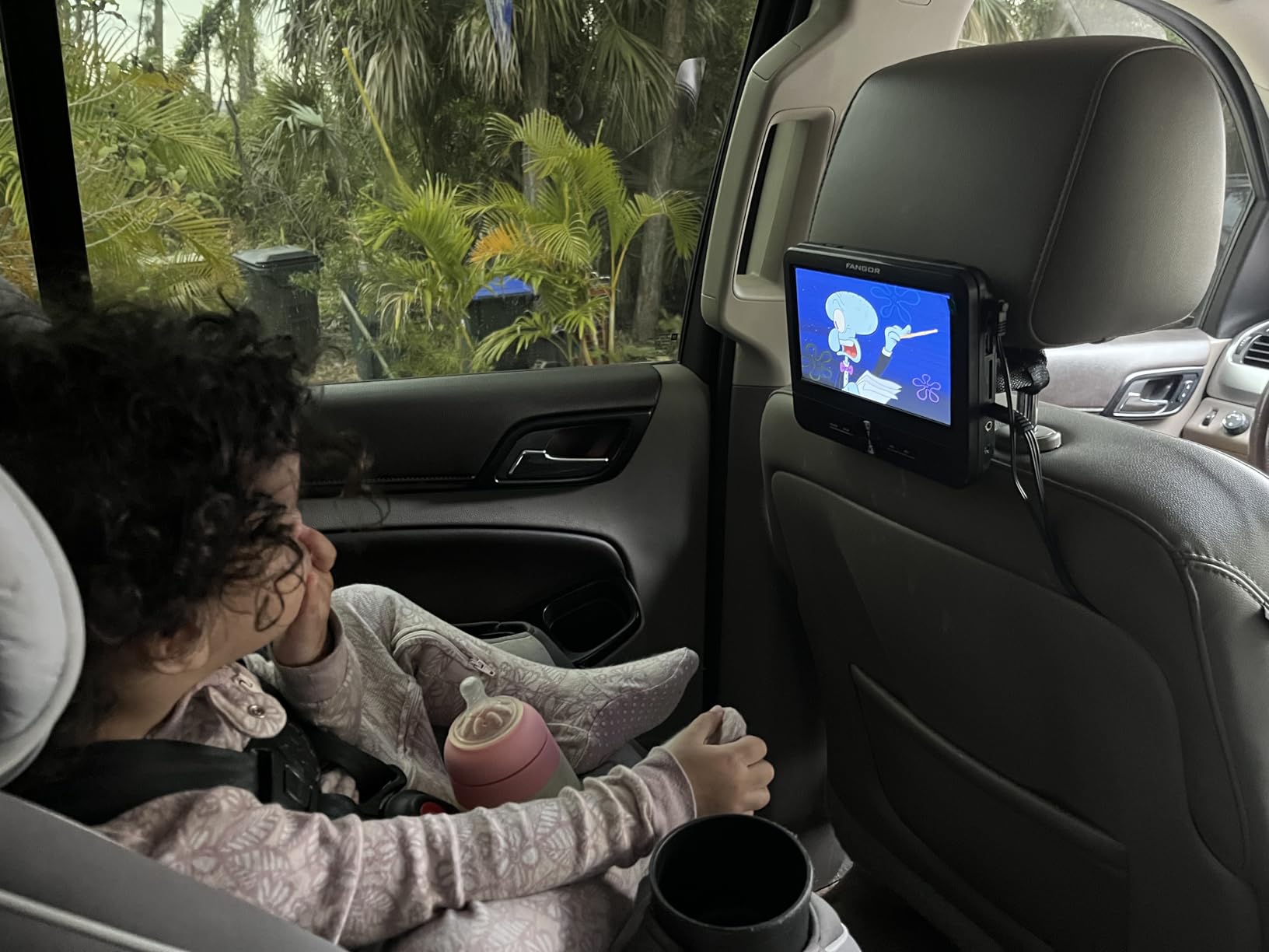 Car DVD Player Dual Screen, FANGOR 7.5 Inch DVD Player for Car Play The Same or Two Different Movies with Headrest Straps, Support Last Memory, AV Out/in, USB/SD Card, All Regions customer photo 1