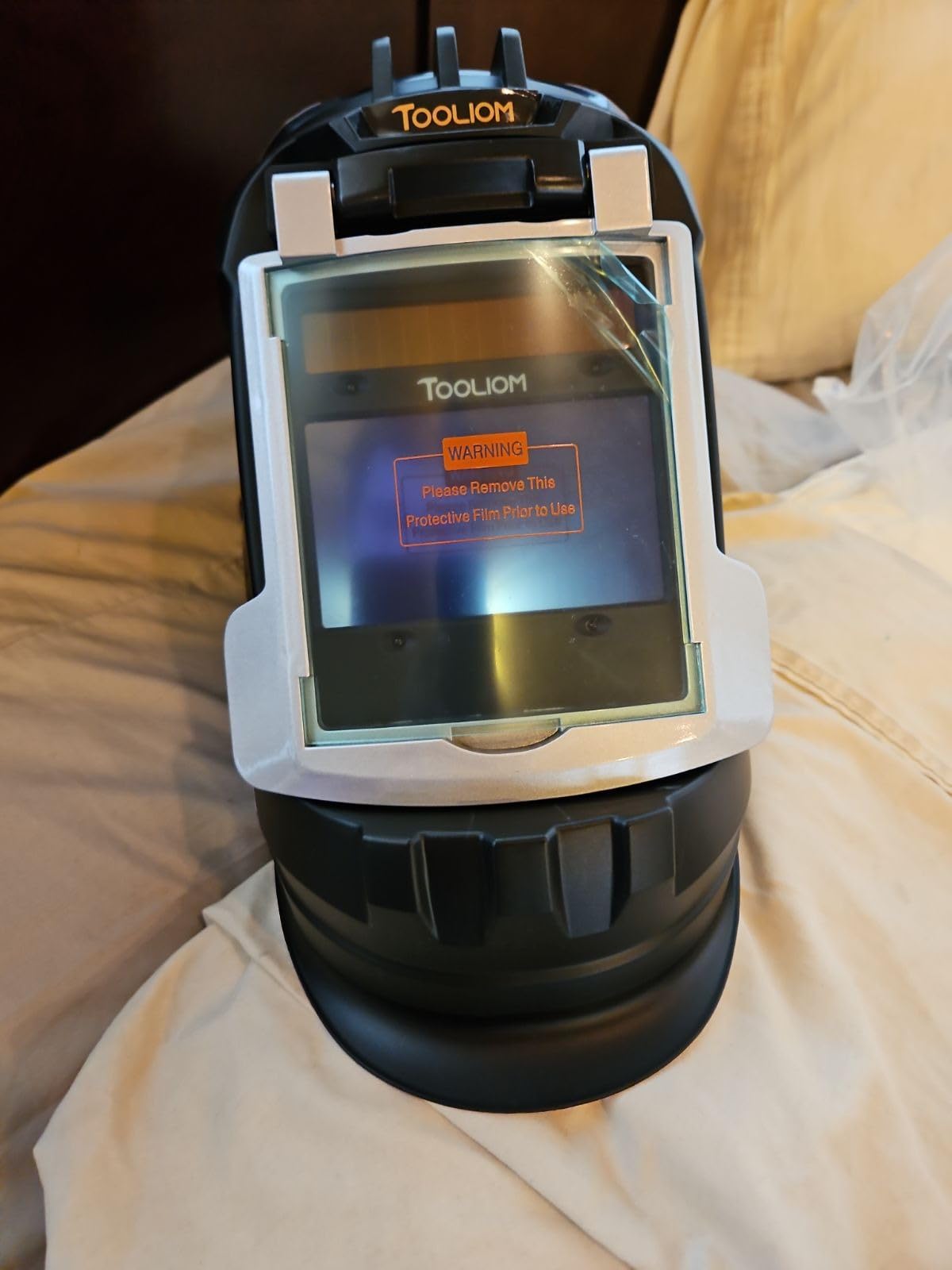 TOOLIOM Auto-Darkening True Color Welding Helmet with 3.94 x 3.66 View customer photo 1