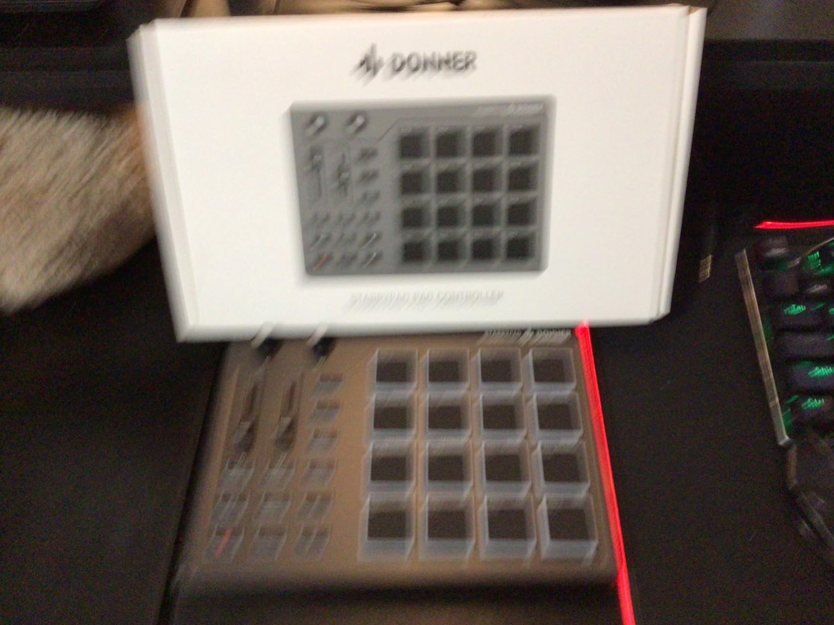 Donner MIDI Pad Beat Maker Machine Professional, Drum Machine with 16 Beat Pads, 2 Assignable Fader & Knobs and Music Production Software, USB MIDI Controller with 40 Courses, STARRYPAD customer photo 1
