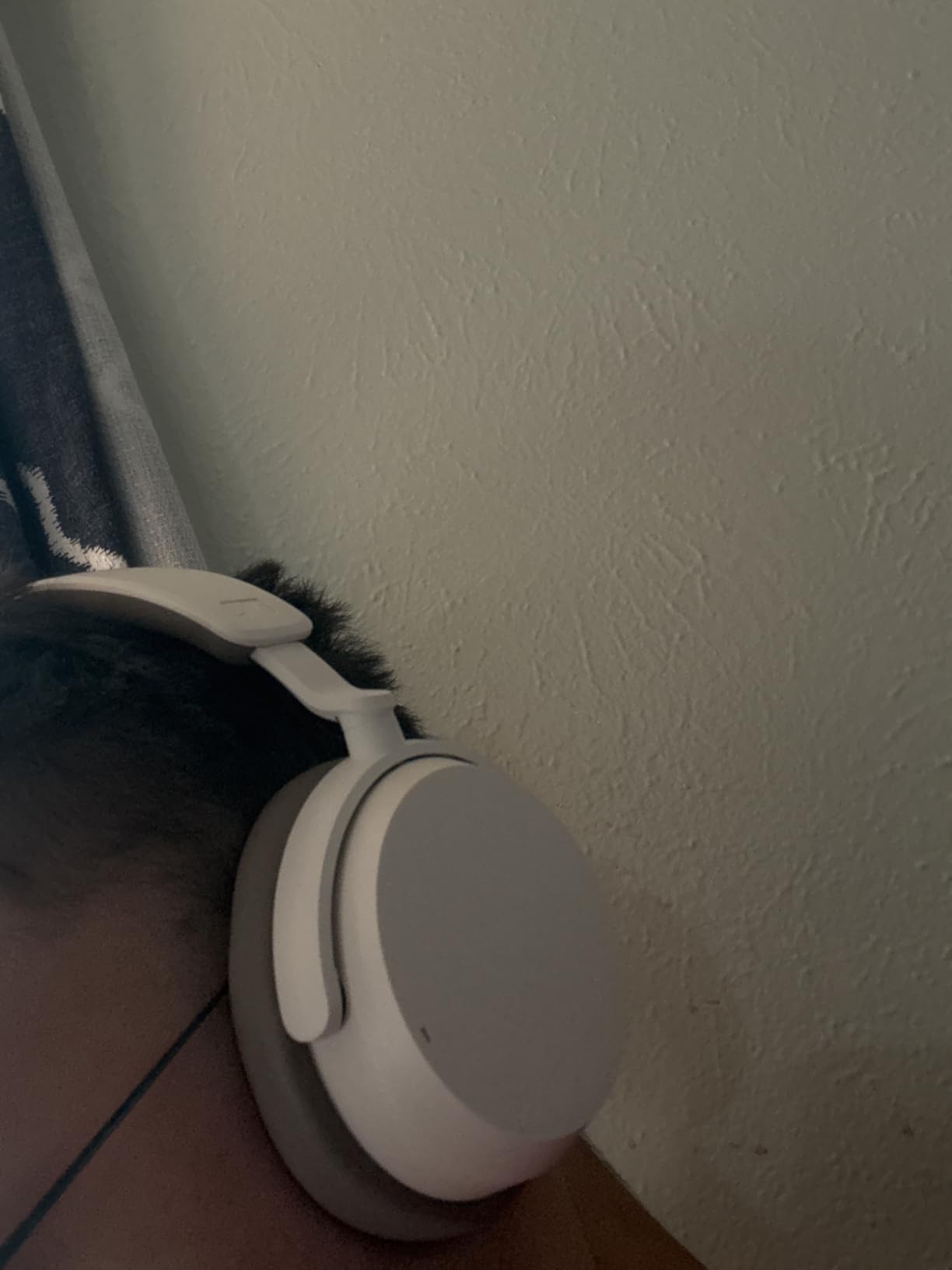 Sennheiser ACCENTUM Wireless Over-Ear Headphones, 50hr Battery, ANC, Black customer photo 2