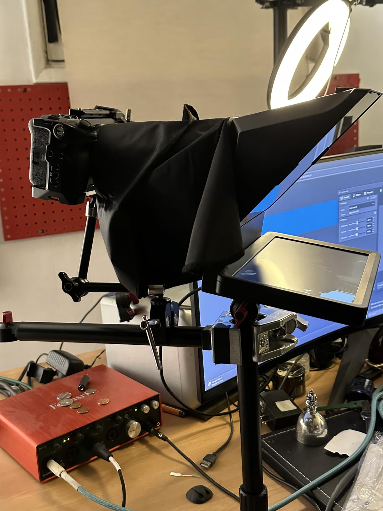 Elgato Prompter, Teleprompter with Built-in Screen customer photo 1