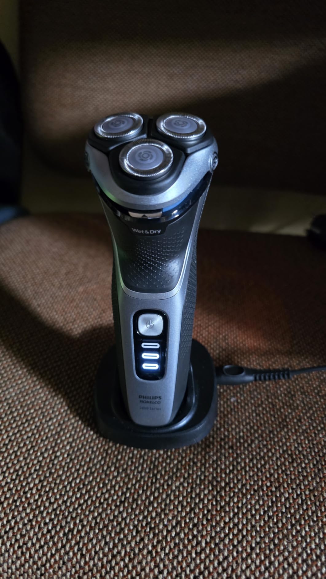 Philips Norelco 3900 Electric Shaver, Storm Blue customer photo 2