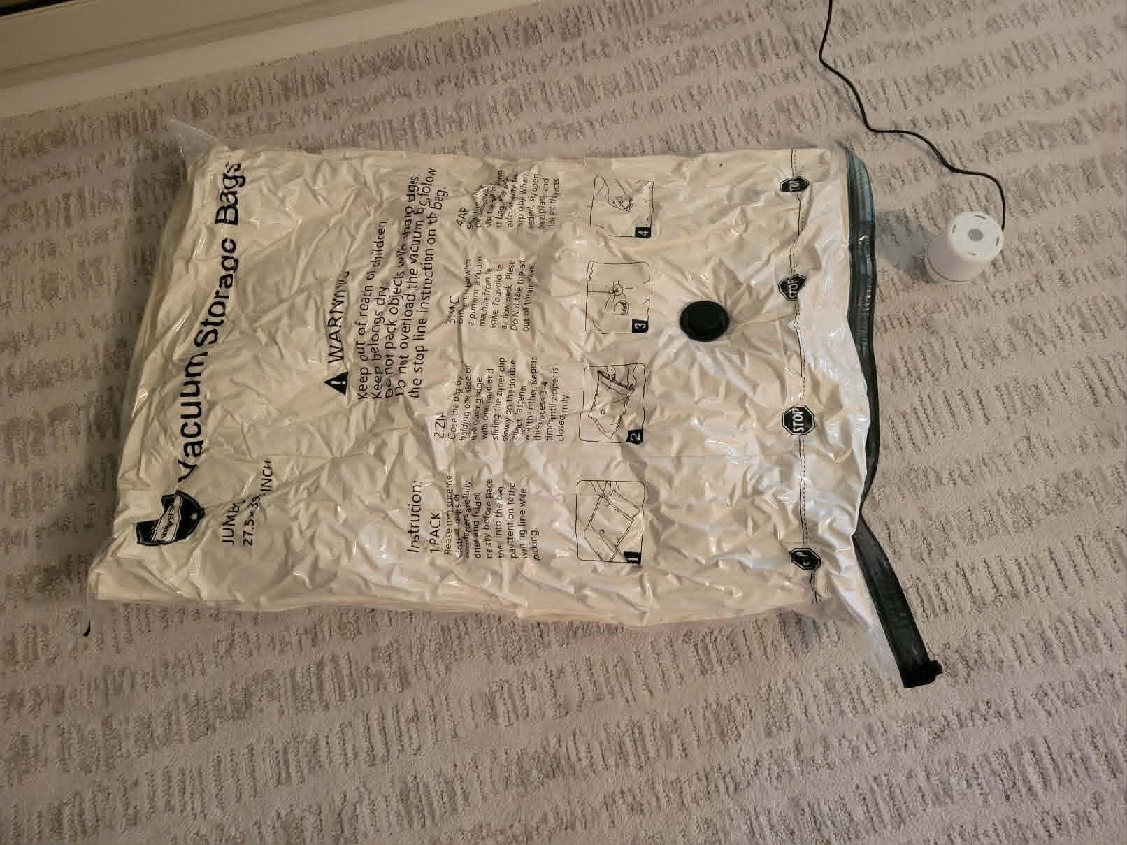 GONGSHI Vacuum Seal Bags for Clothing Travel & Home Storage, Travel Vacuum Bags with Pump,Space Saver for Blankets, Comforters, Pillows, Clothes,24 Combo with Electric Pump customer photo 1