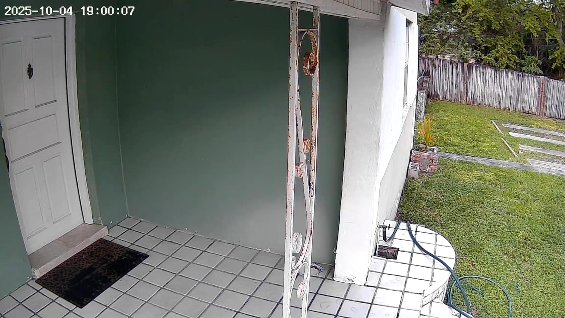 ANRAN 2K Solar Security Cameras Wireless Outdoor with Built-in Solar Panel customer photo 2