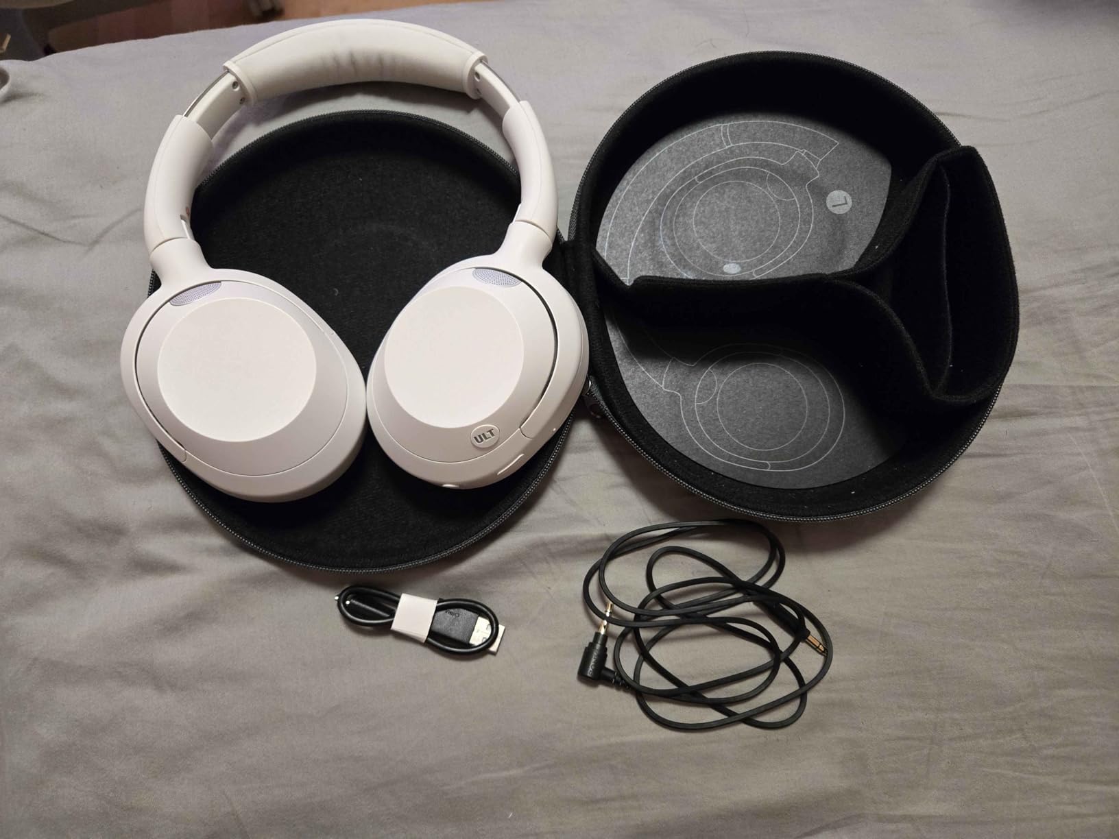 Sony ULT WEAR Over-Ear Noise Canceling Wireless Headphones, Black customer photo 1