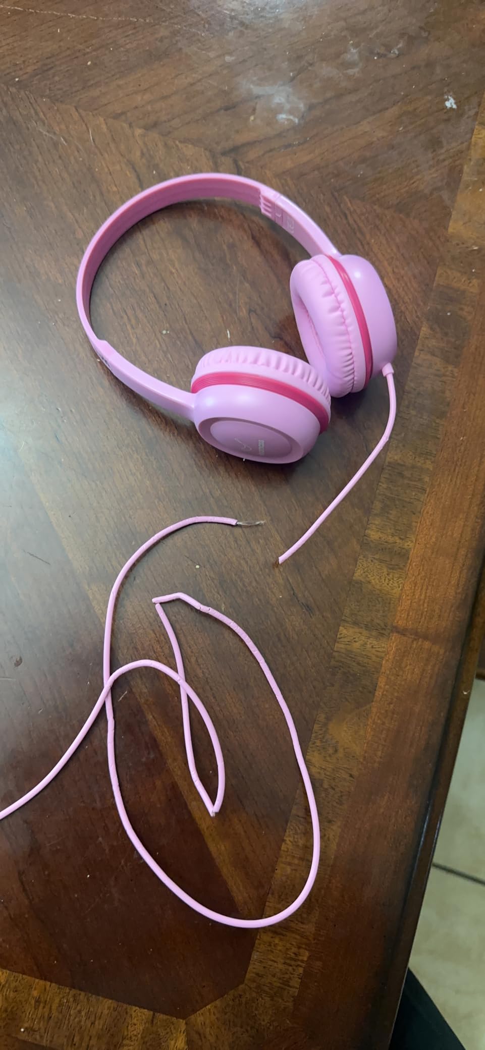 vinamass Kids Headphones with 85dB Volume Limit,On Ear Headphones,Adjustable and Flexible for Toddlers to Adults,Suit for School Classroom Students Teens Children customer photo 2