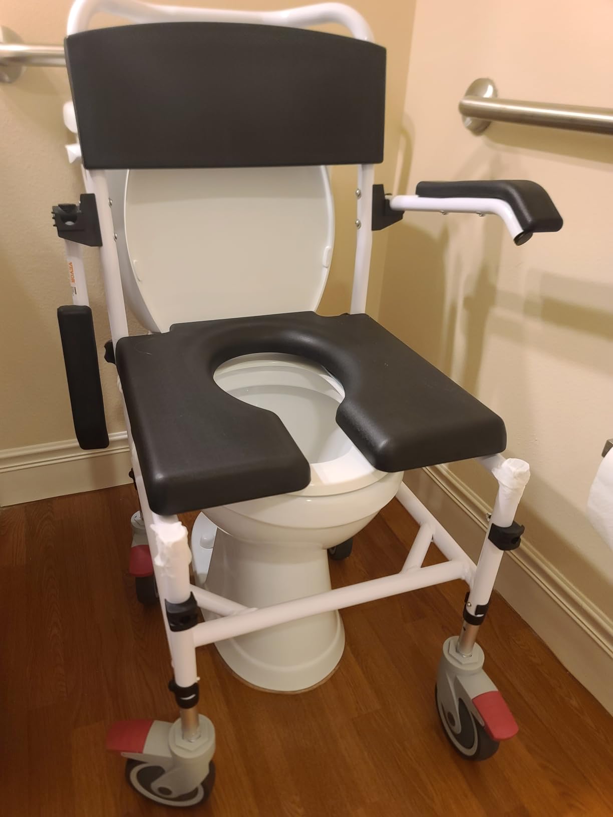 VEVOR Shower Commode Wheelchair 350 LBS Capacity Bedside Commode Chair customer photo 1